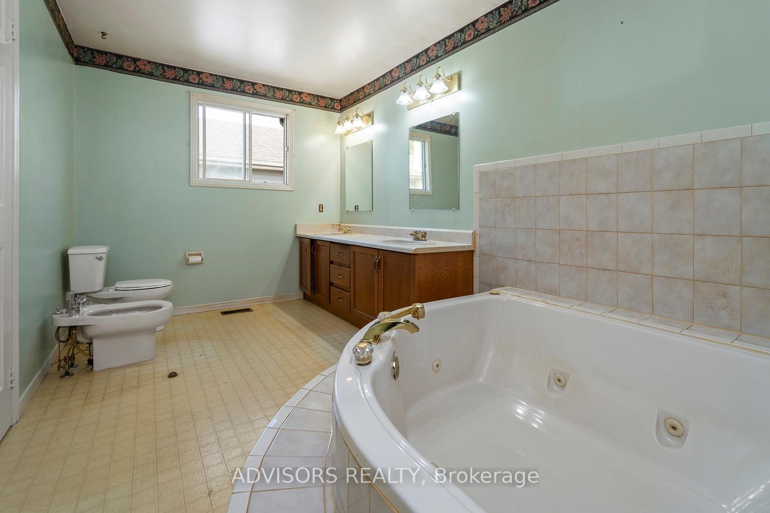 Photo 20 of 3428 Bristol Drive, Burlington, Palmer — HOMEH