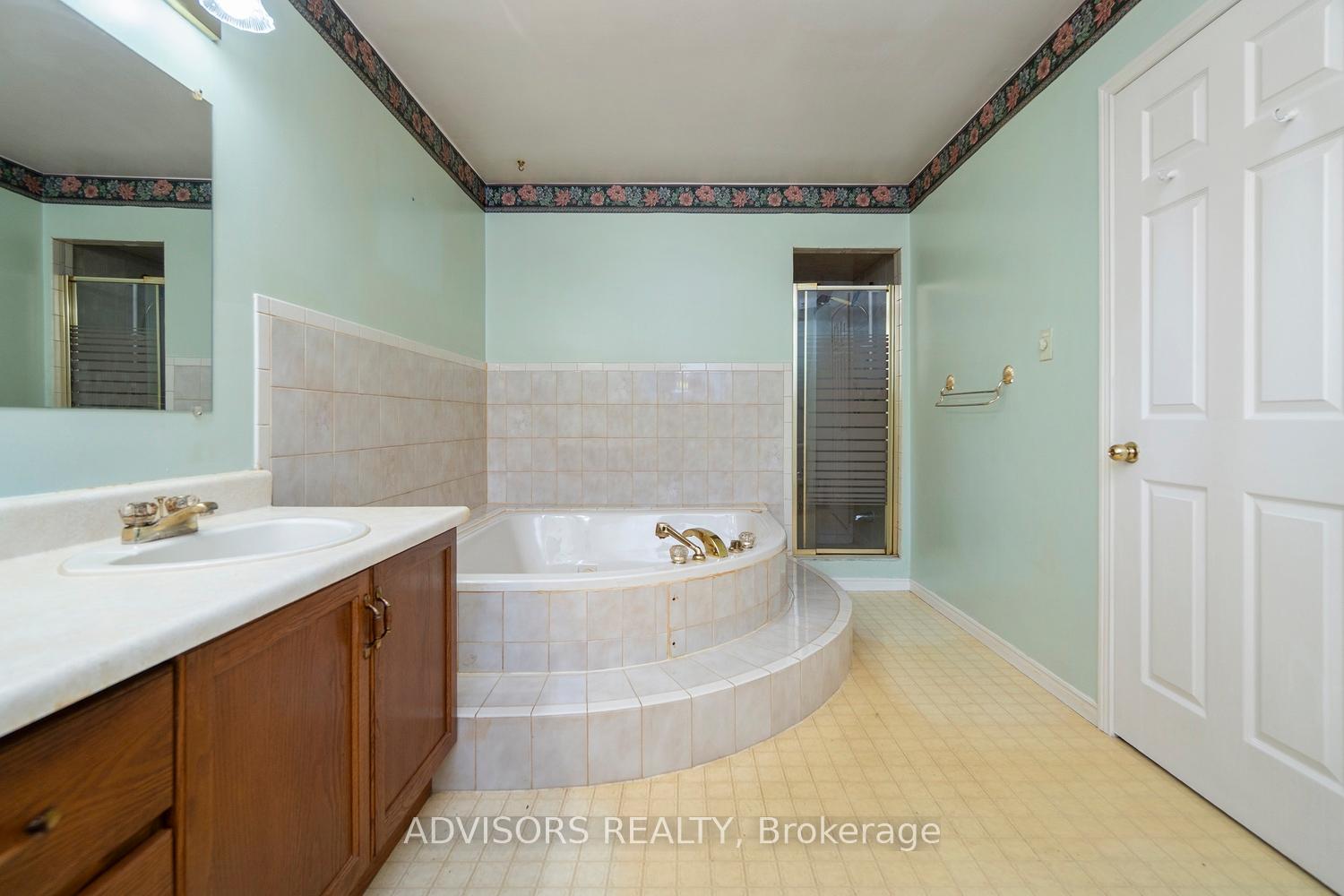 Photo 21 of 3428 Bristol Drive, Burlington, Palmer — HOMEH