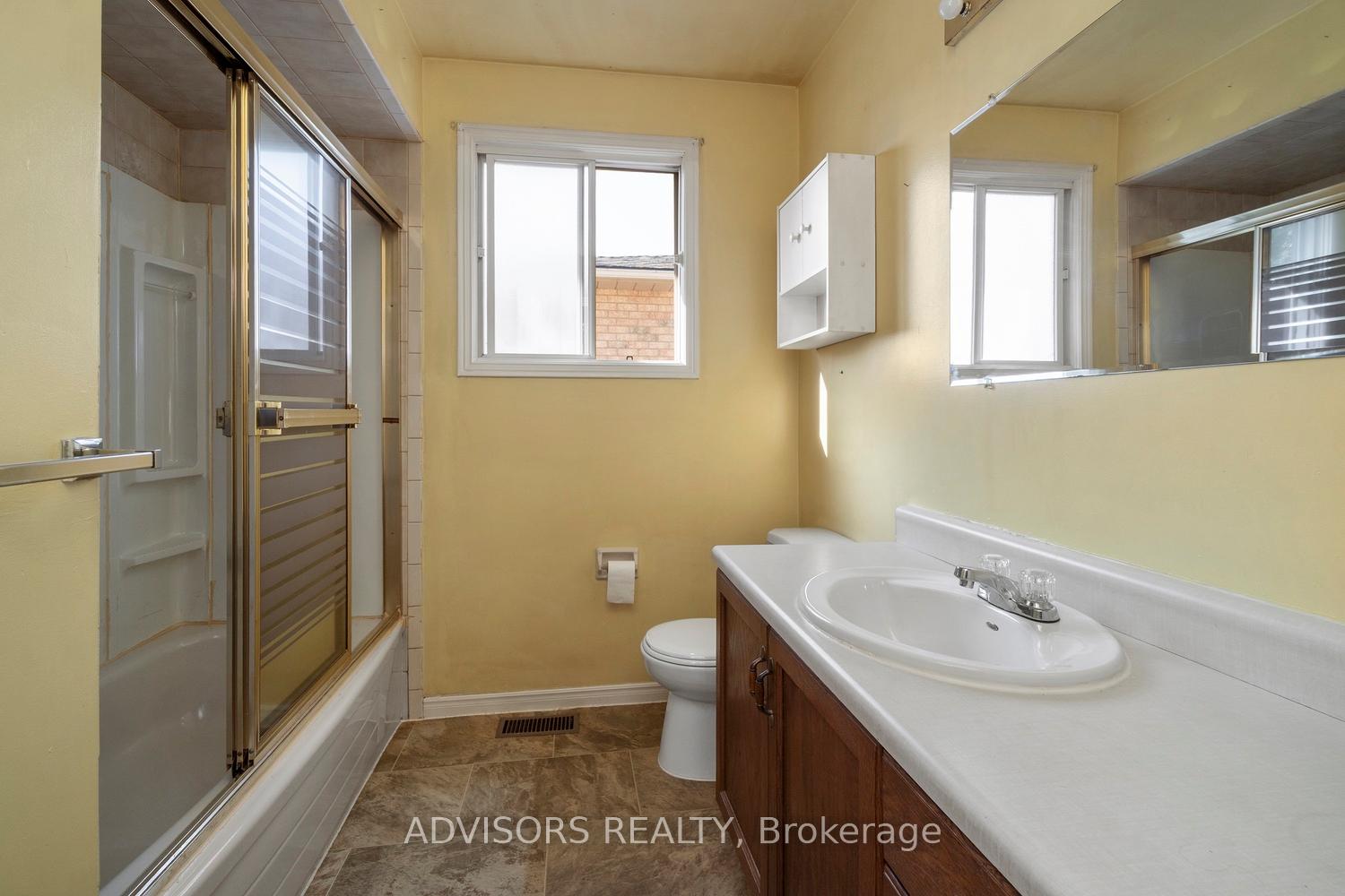 Photo 24 of 3428 Bristol Drive, Burlington, Palmer — HOMEH