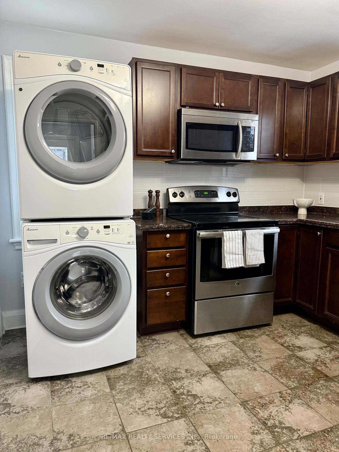Photo 5 of Unit Upper, 145 Brantdale Avenue, Hamilton, Southam — HOMEH