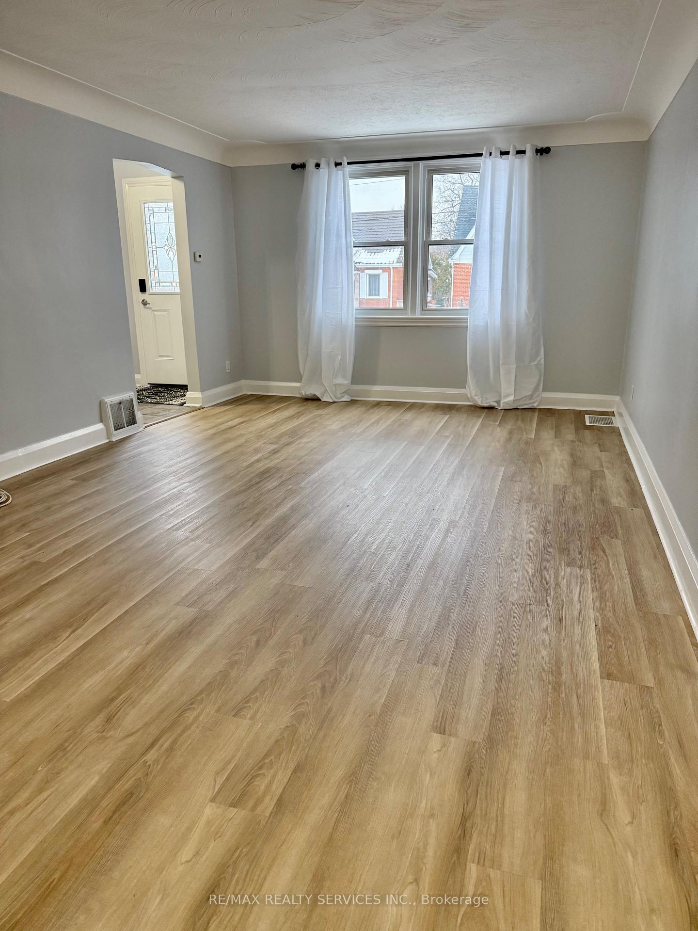 Photo 6 of Unit Upper, 145 Brantdale Avenue, Hamilton, Southam — HOMEH