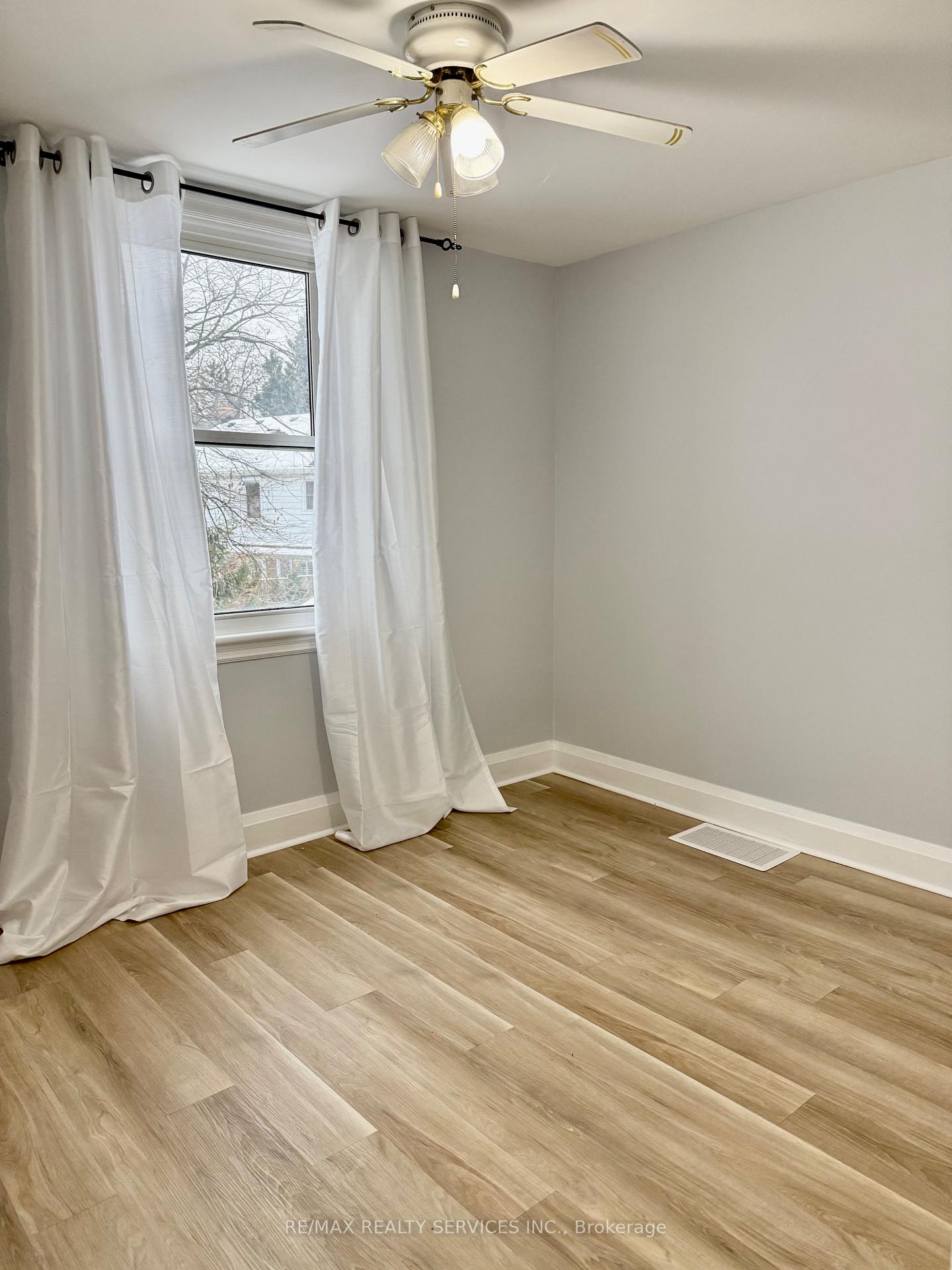 Photo 15 of Unit Upper, 145 Brantdale Avenue, Hamilton, Southam — HOMEH