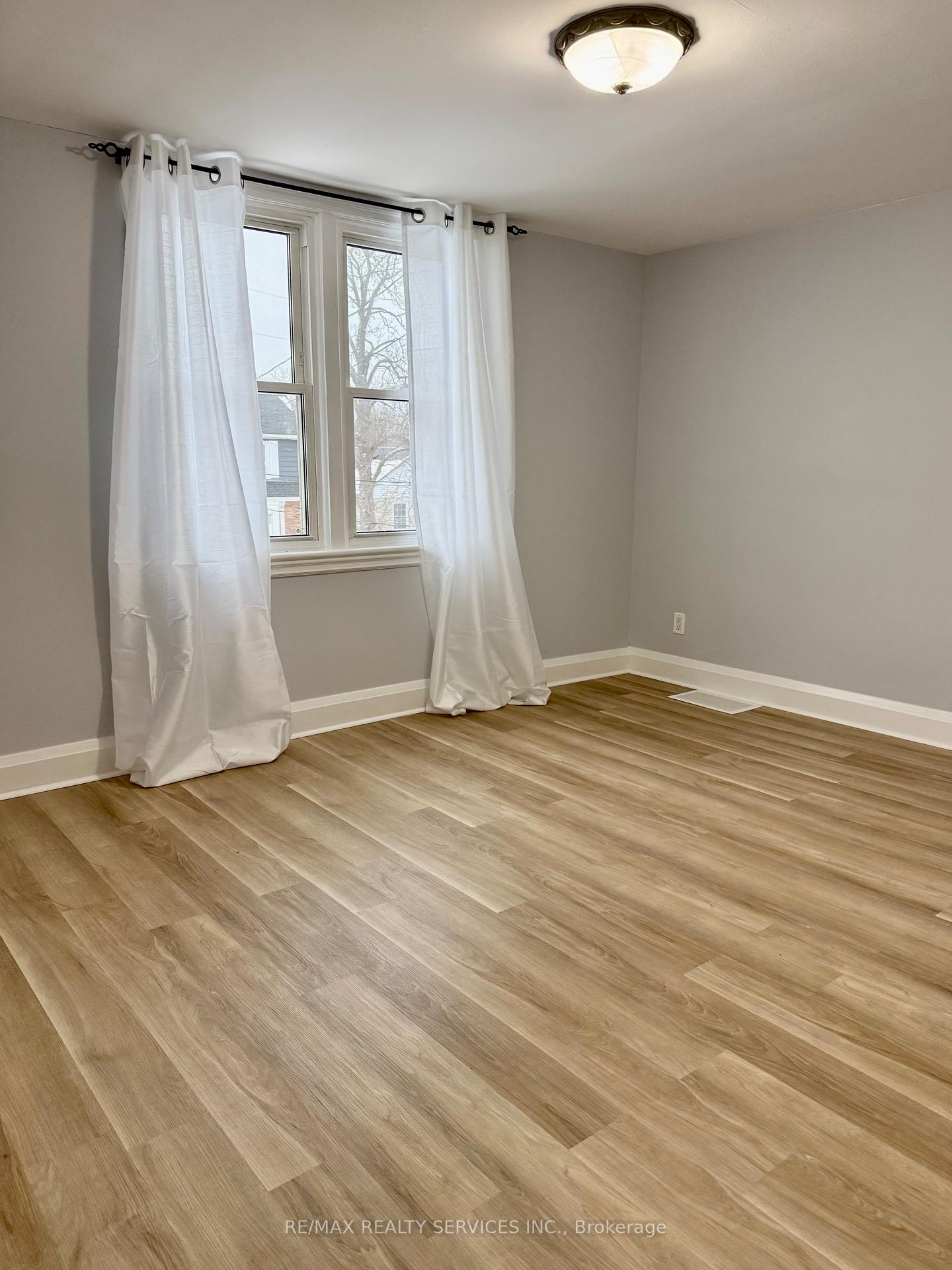Photo 18 of Unit Upper, 145 Brantdale Avenue, Hamilton, Southam — HOMEH