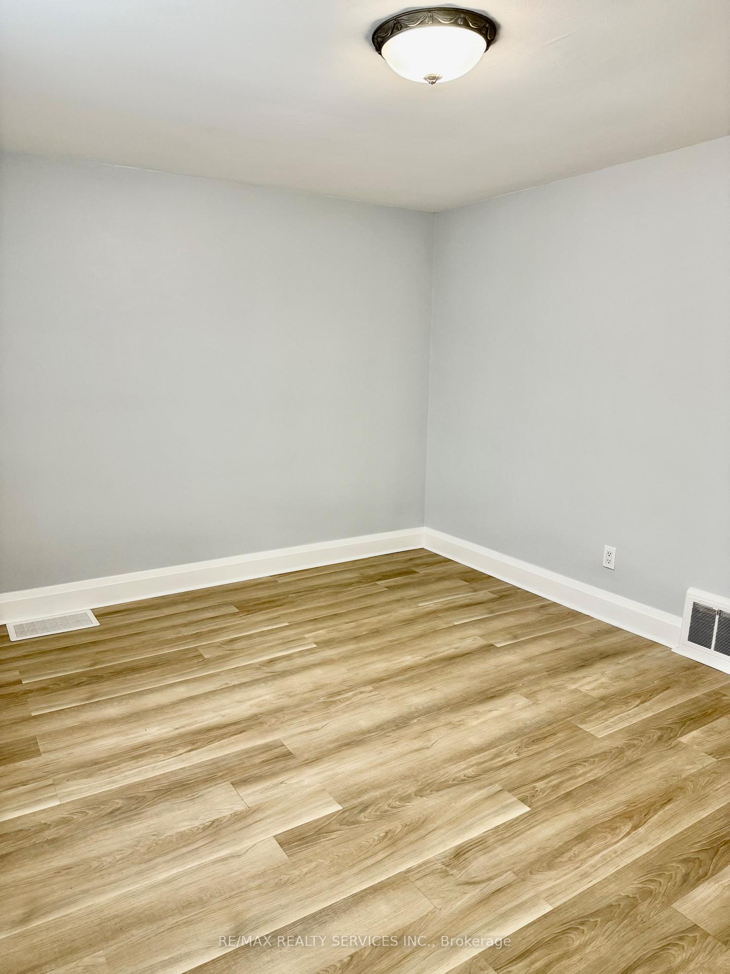 Photo 19 of Unit Upper, 145 Brantdale Avenue, Hamilton, Southam — HOMEH