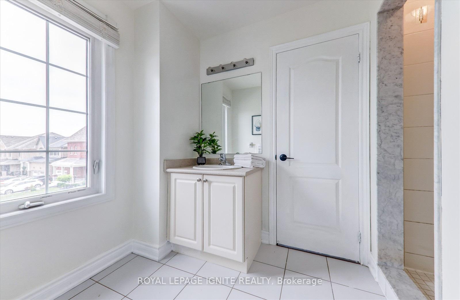Photo 21 of 26 Willoughby Place, Clarington, Bowmanville — HOMEH