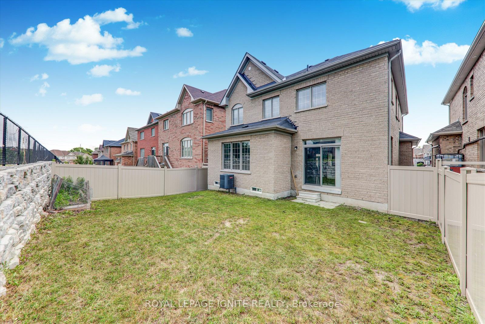 Photo 23 of 26 Willoughby Place, Clarington, Bowmanville — HOMEH