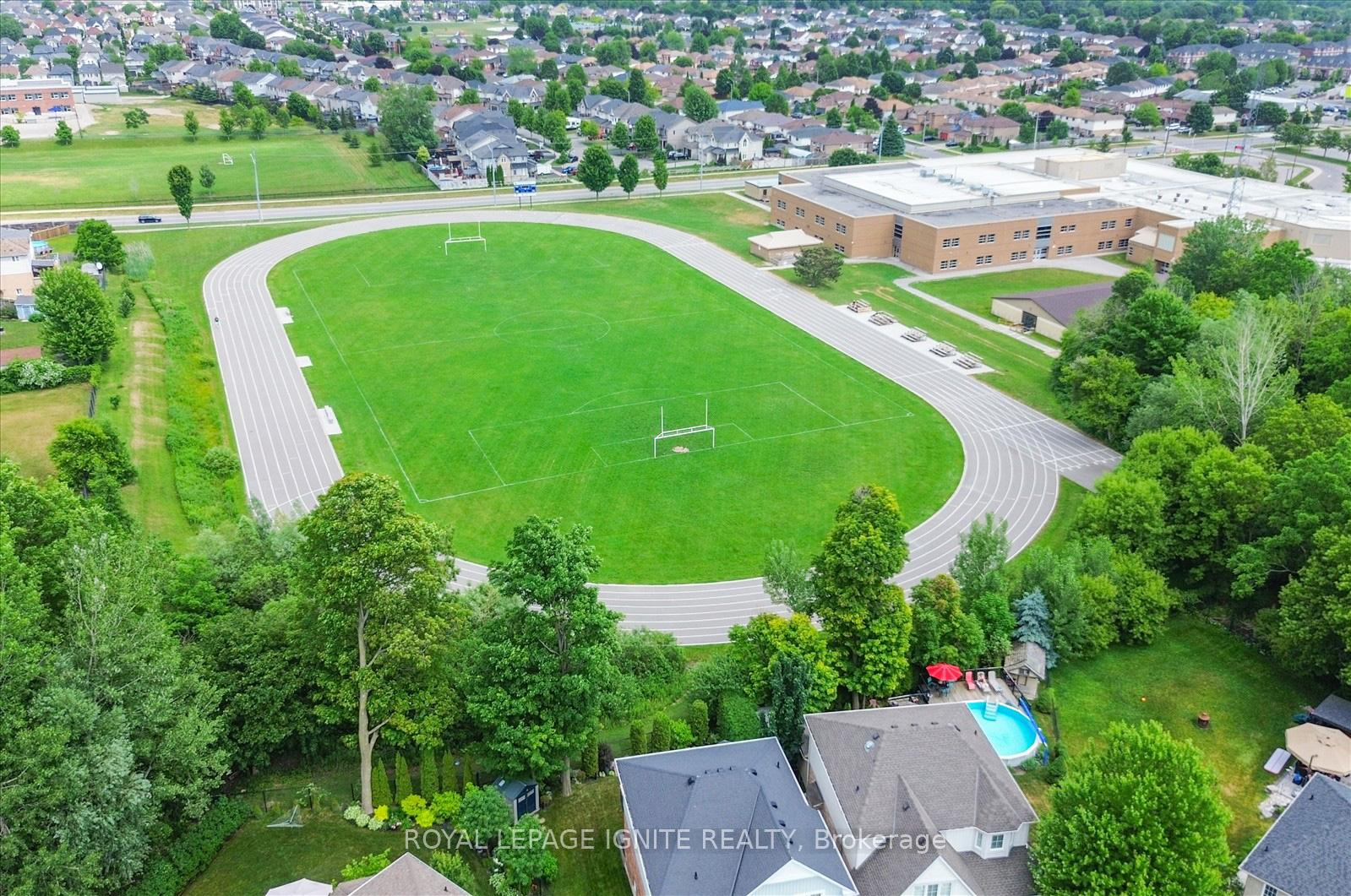 Photo 24 of 26 Willoughby Place, Clarington, Bowmanville — HOMEH