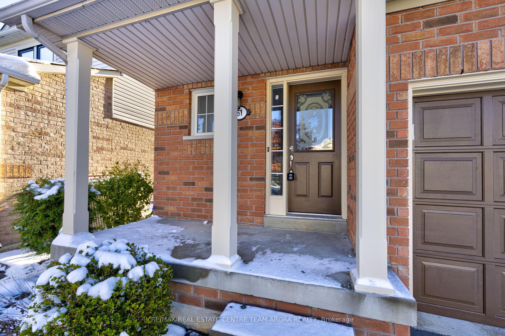 Photo 4 of 61 Ridgemore Crescent, Brampton, Fletcher's Meadow — HOMEH