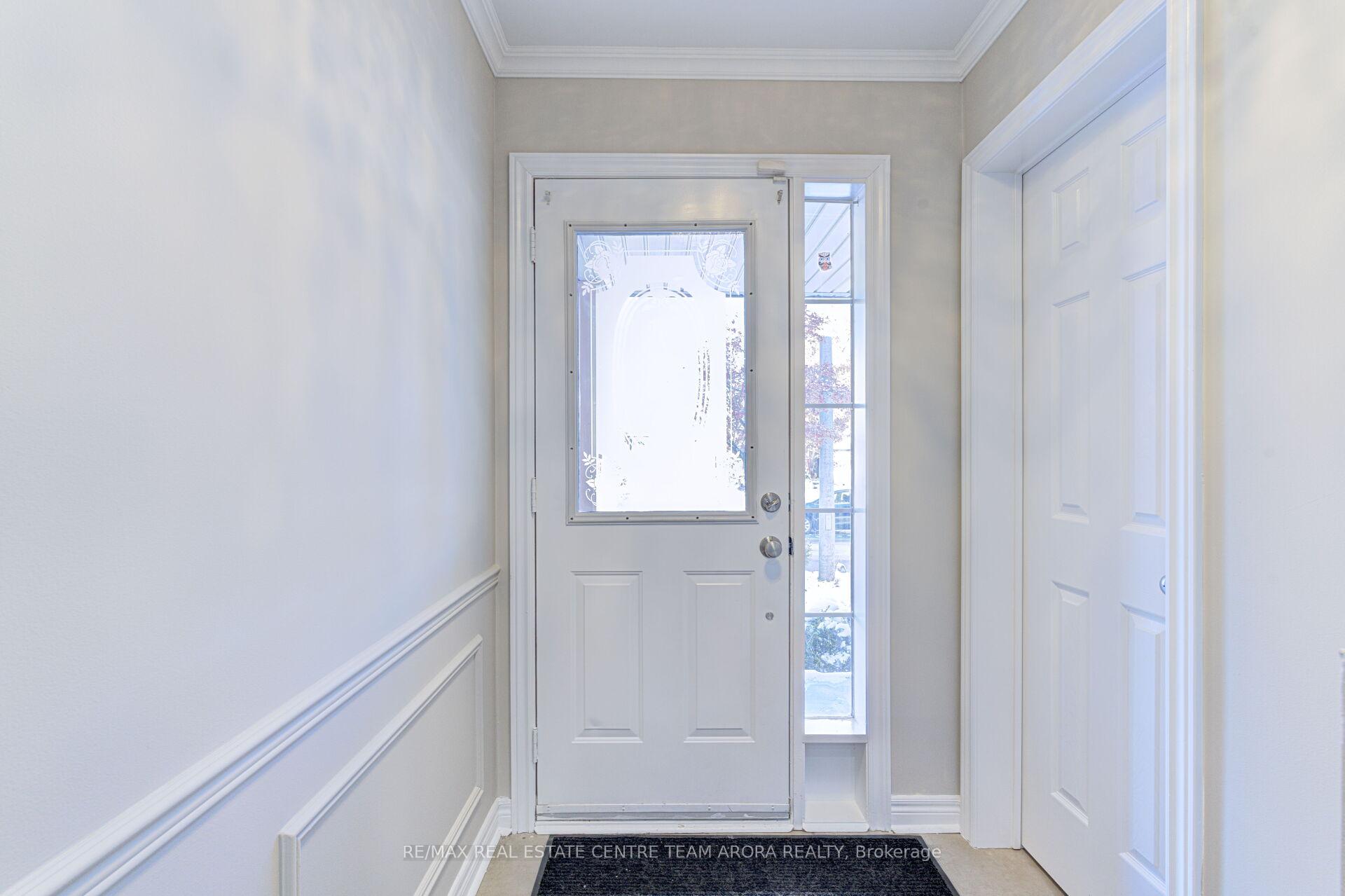 Photo 5 of 61 Ridgemore Crescent, Brampton, Fletcher's Meadow — HOMEH