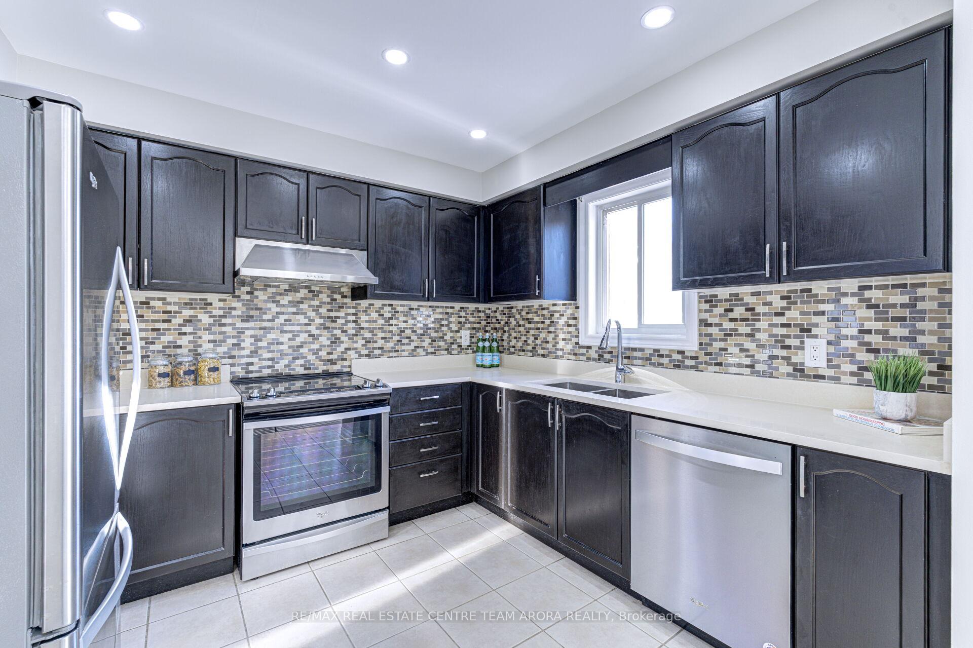 Photo 15 of 61 Ridgemore Crescent, Brampton, Fletcher's Meadow — HOMEH