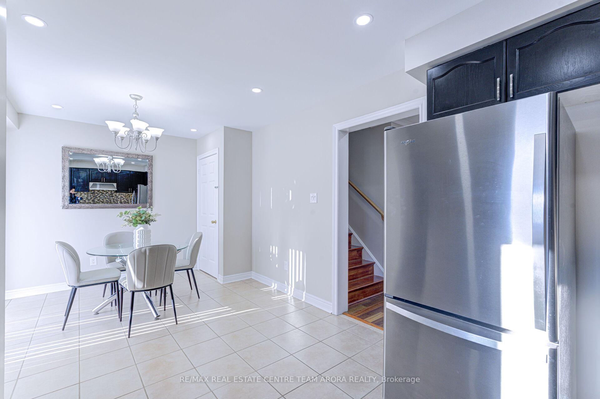 Photo 18 of 61 Ridgemore Crescent, Brampton, Fletcher's Meadow — HOMEH
