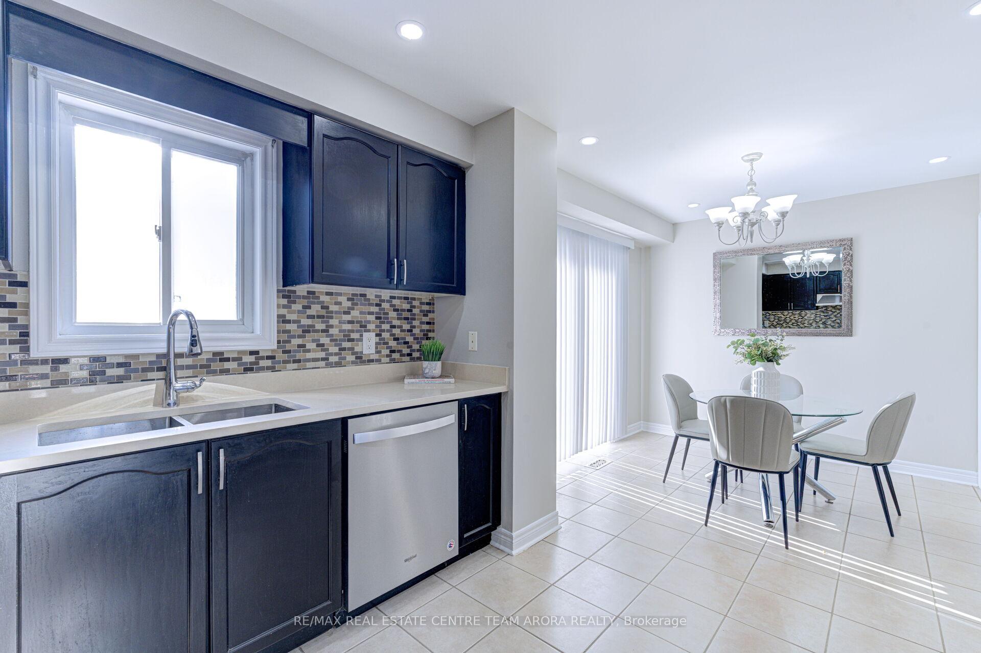 Photo 19 of 61 Ridgemore Crescent, Brampton, Fletcher's Meadow — HOMEH