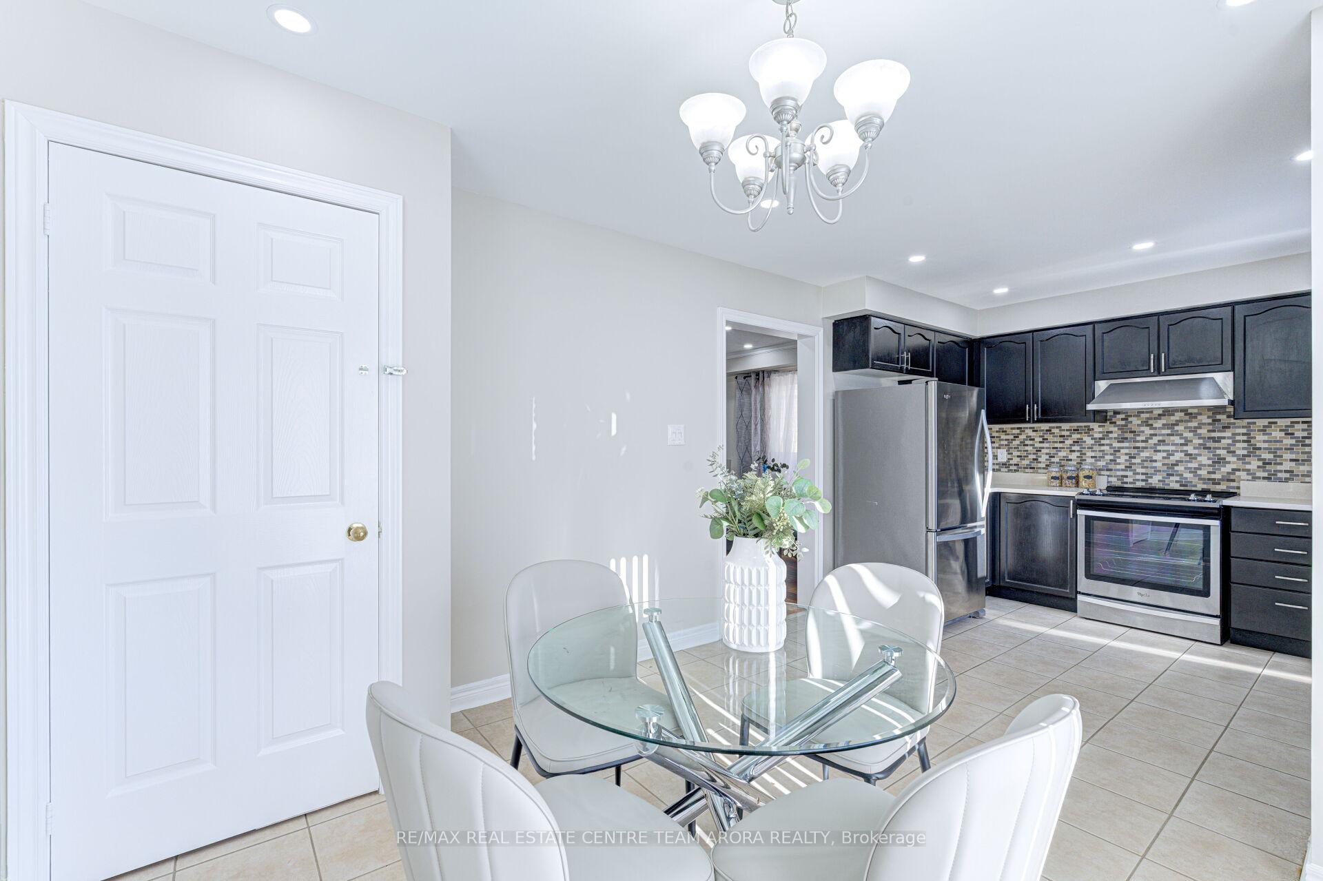 Photo 22 of 61 Ridgemore Crescent, Brampton, Fletcher's Meadow — HOMEH