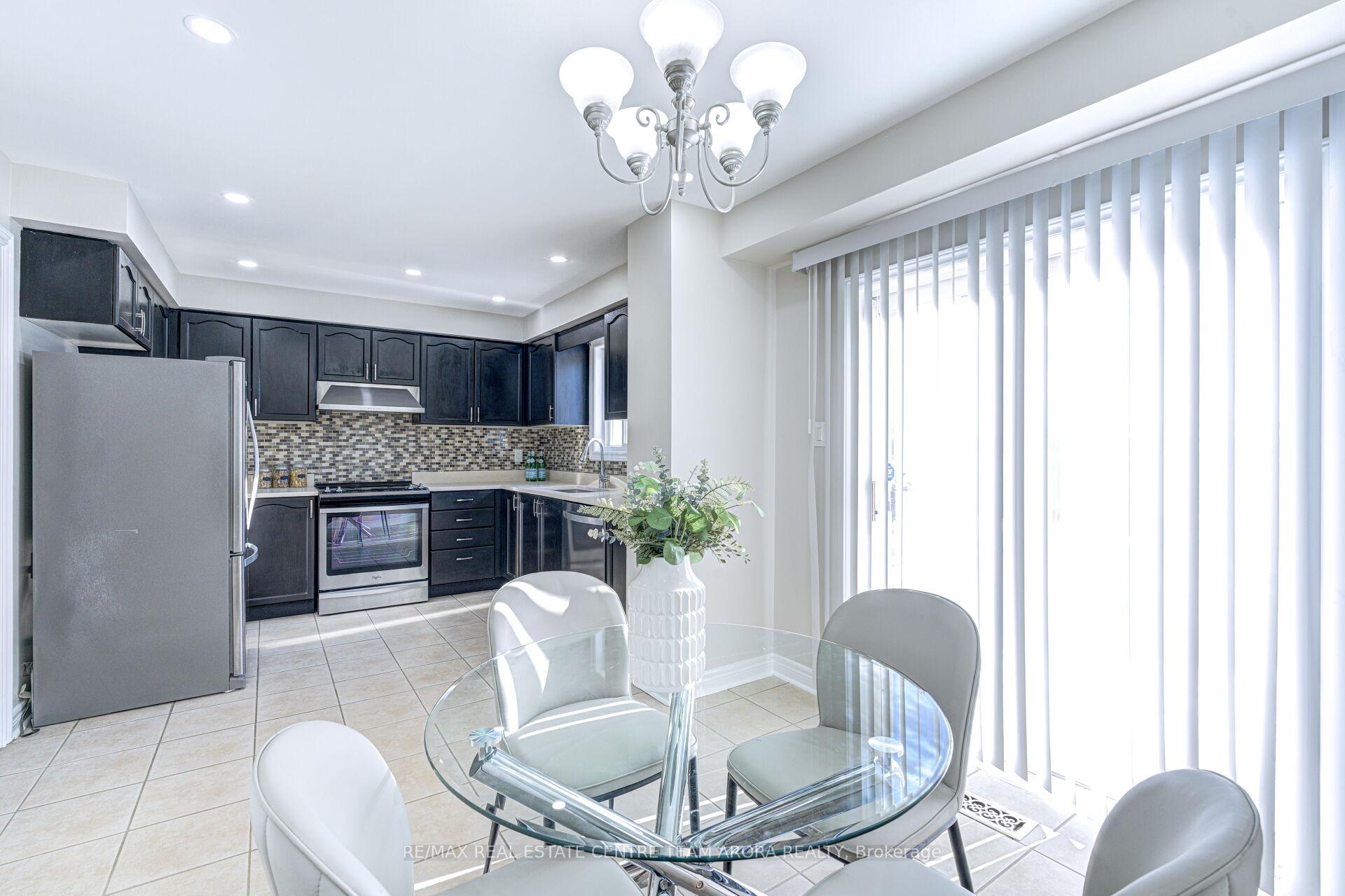Photo 23 of 61 Ridgemore Crescent, Brampton, Fletcher's Meadow — HOMEH