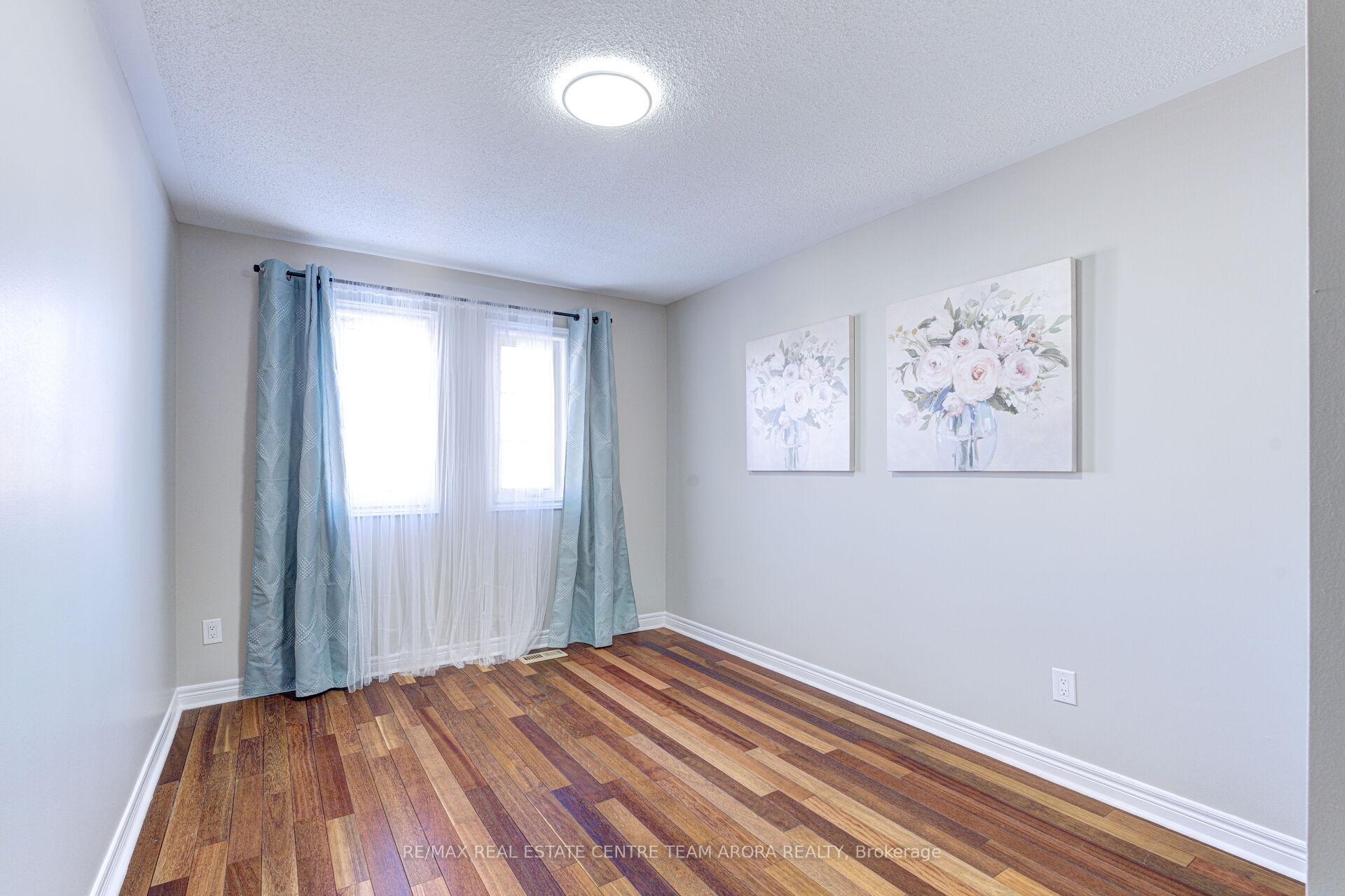 Photo 33 of 61 Ridgemore Crescent, Brampton, Fletcher's Meadow — HOMEH