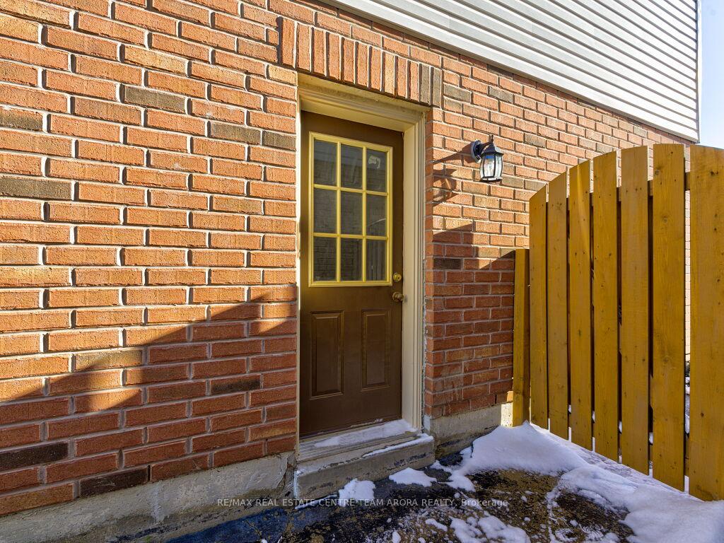 Photo 39 of 61 Ridgemore Crescent, Brampton, Fletcher's Meadow — HOMEH