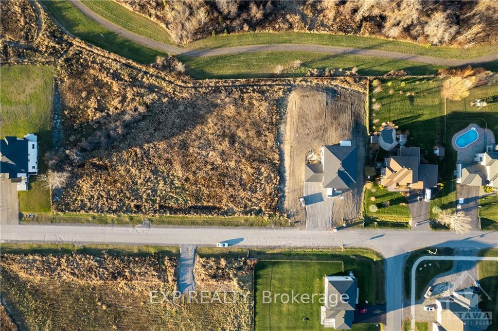 Photo 3 of 6830 Still Meadow Way, Ottawa, Greely — HOMEH