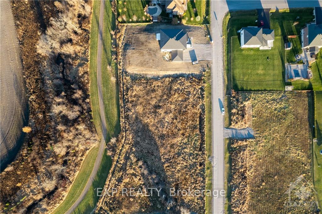 Photo 4 of 6830 Still Meadow Way, Ottawa, Greely — HOMEH