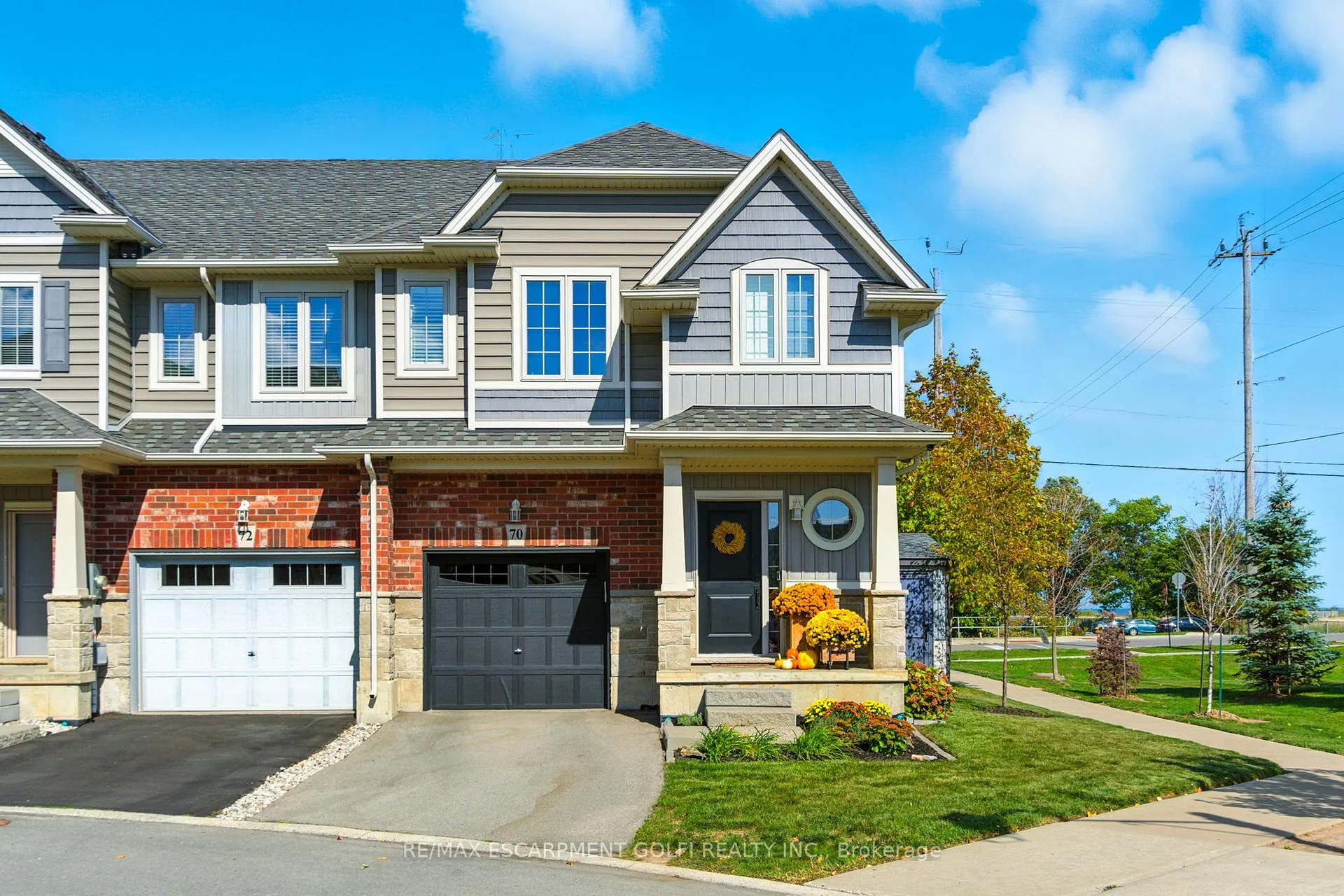 Photo 2 of 70 Dunrobin Lane, Grimsby, Grimsby Beach — HOMEH