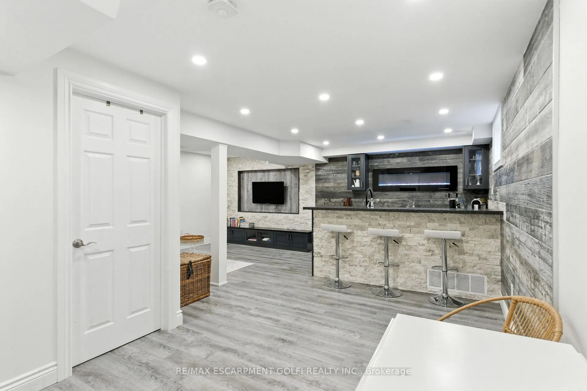 Photo 781 of 70 Dunrobin Lane, Grimsby, Grimsby Beach — HOMEH