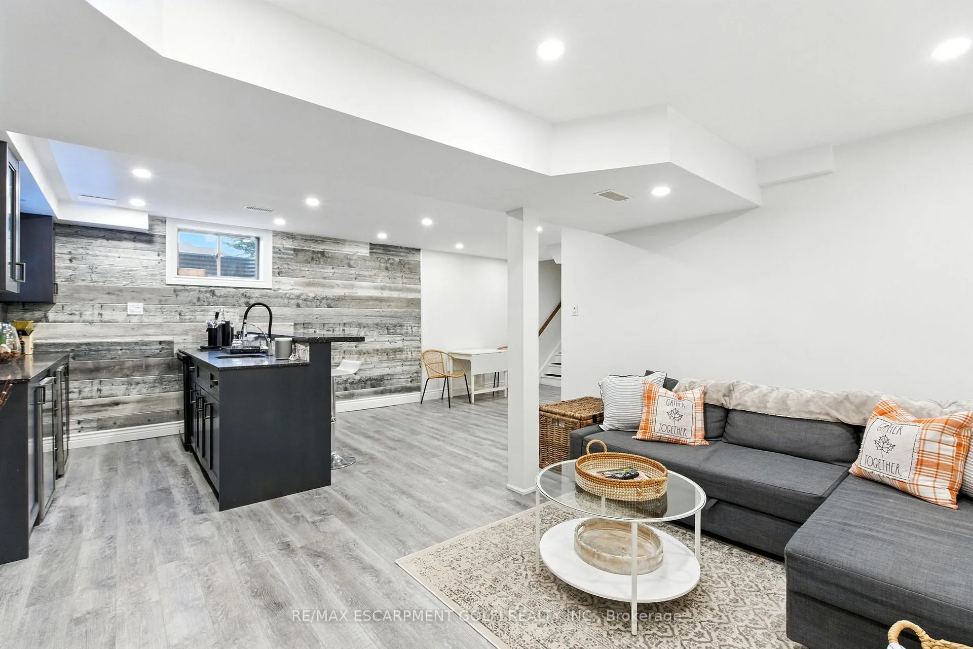 Photo 823 of 70 Dunrobin Lane, Grimsby, Grimsby Beach — HOMEH