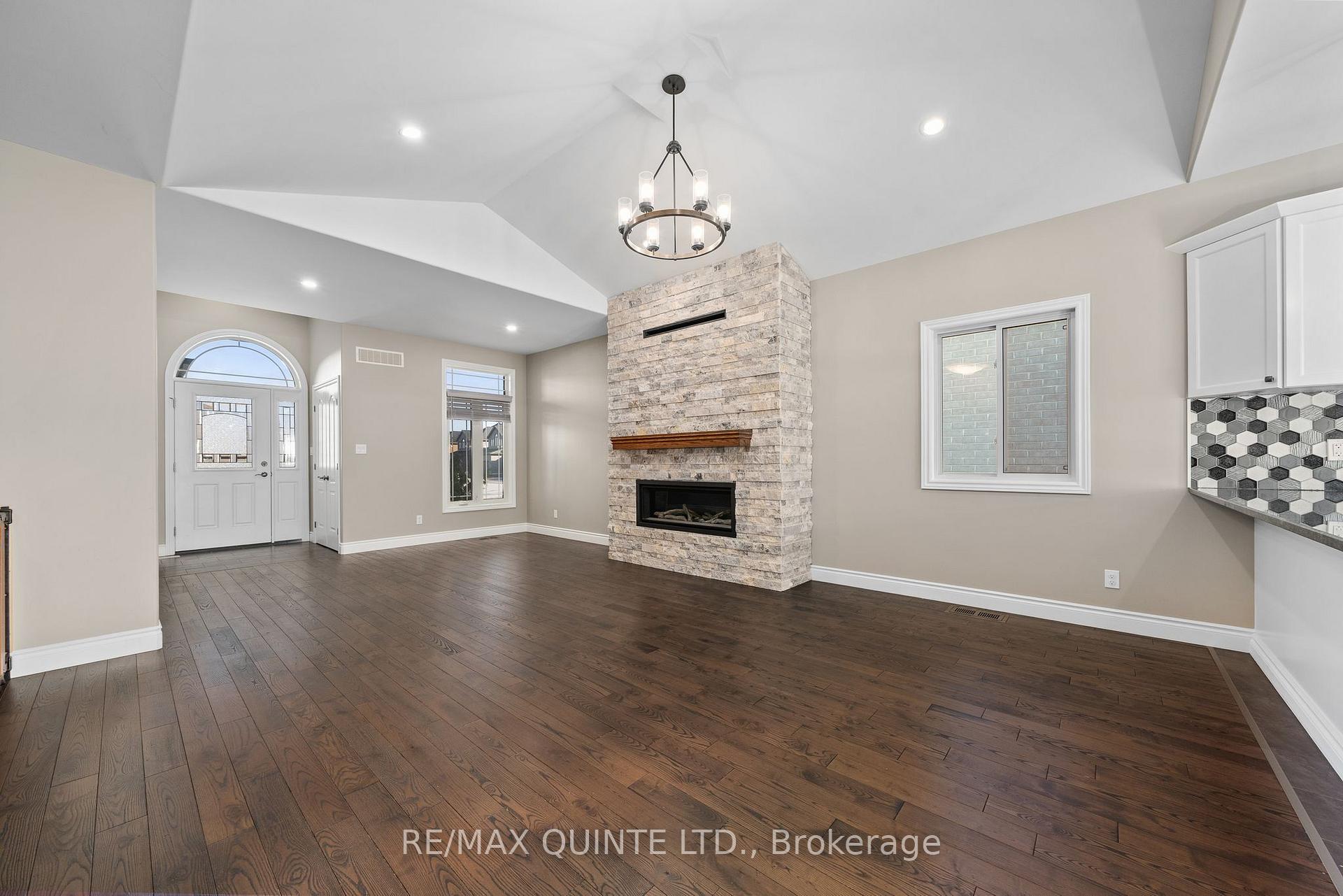 Photo 6 of 68 Farmington Crescent, Belleville, Thurlow Ward — HOMEH