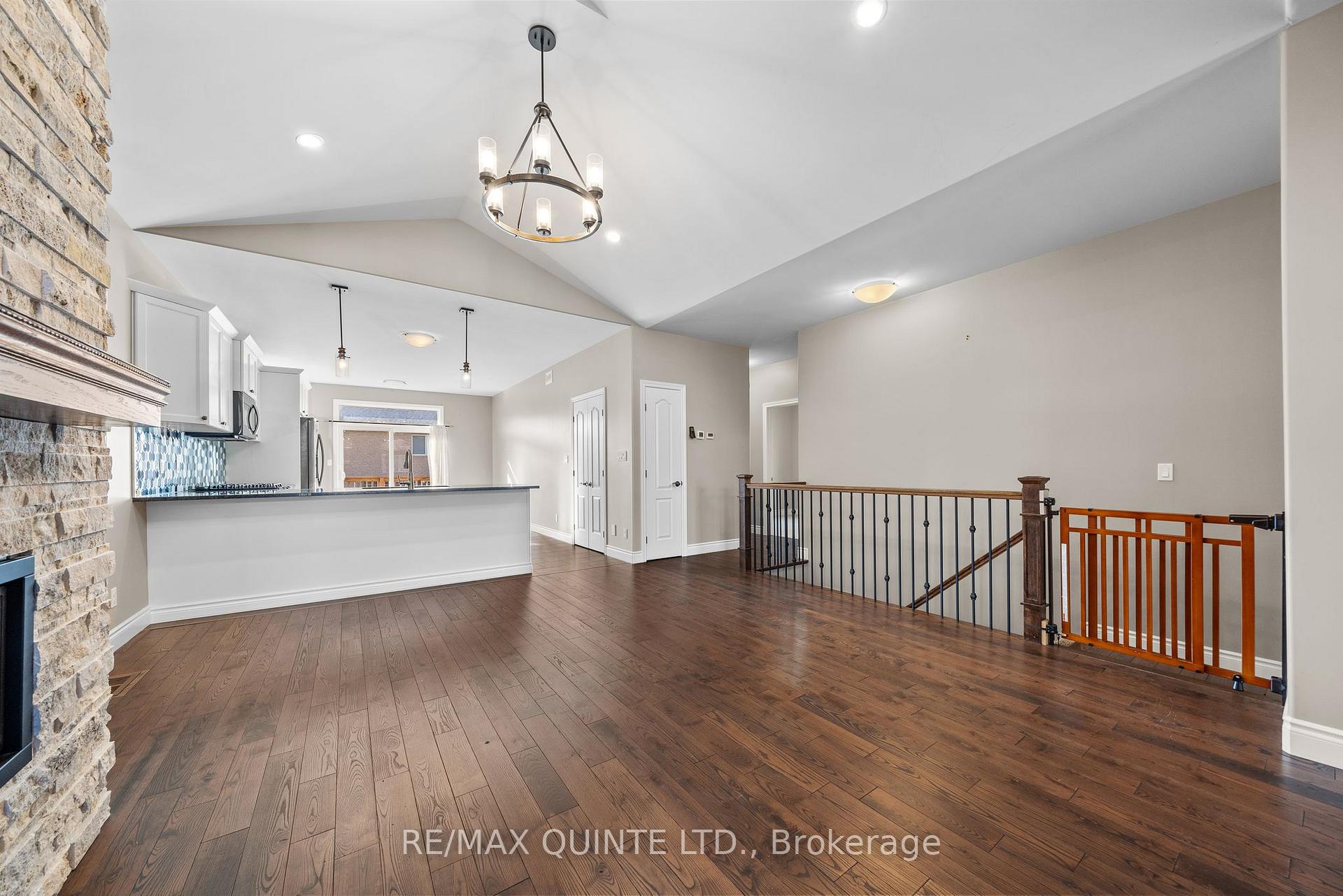 Photo 10 of 68 Farmington Crescent, Belleville, Thurlow Ward — HOMEH