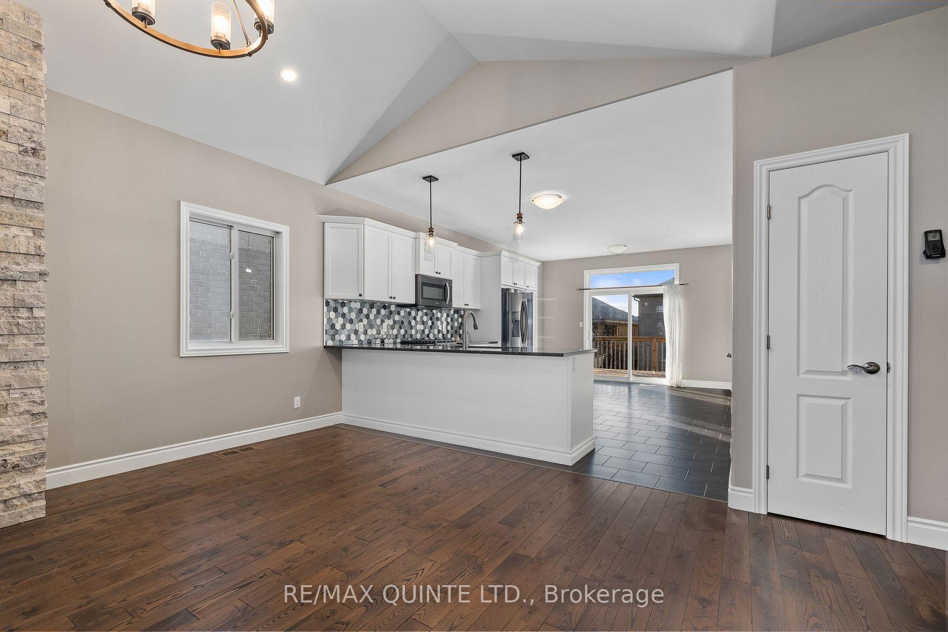 Photo 12 of 68 Farmington Crescent, Belleville, Thurlow Ward — HOMEH