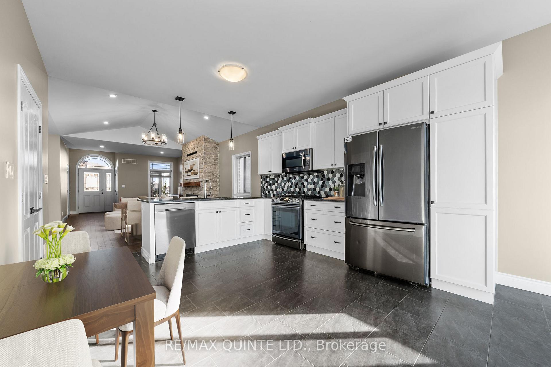 Photo 15 of 68 Farmington Crescent, Belleville, Thurlow Ward — HOMEH