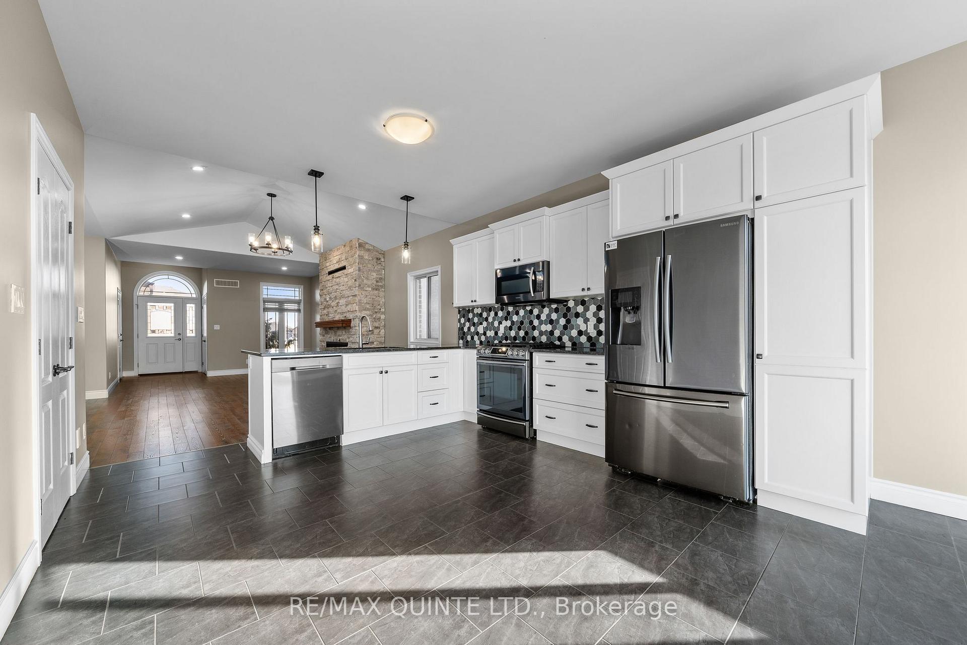 Photo 16 of 68 Farmington Crescent, Belleville, Thurlow Ward — HOMEH