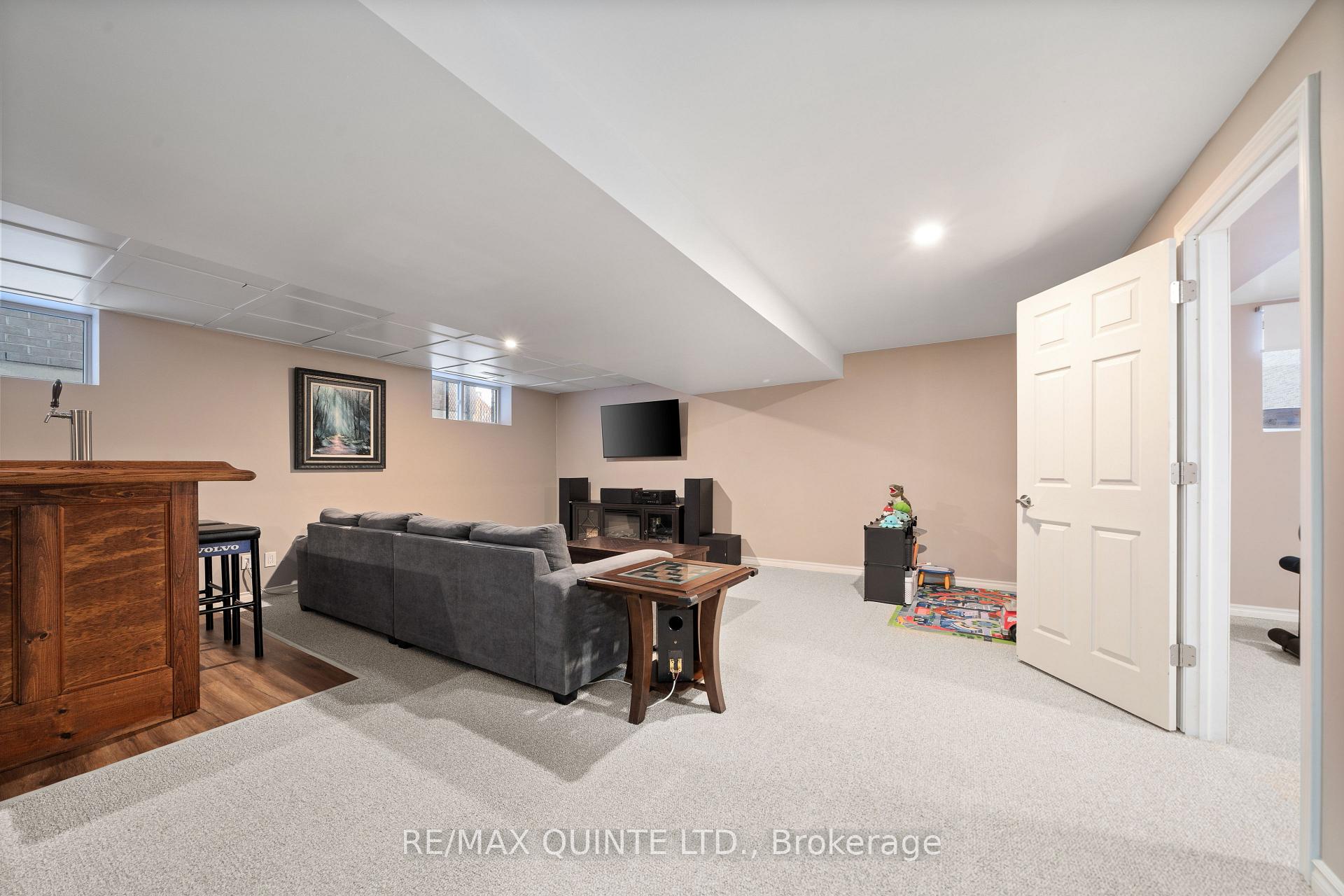 Photo 28 of 68 Farmington Crescent, Belleville, Thurlow Ward — HOMEH