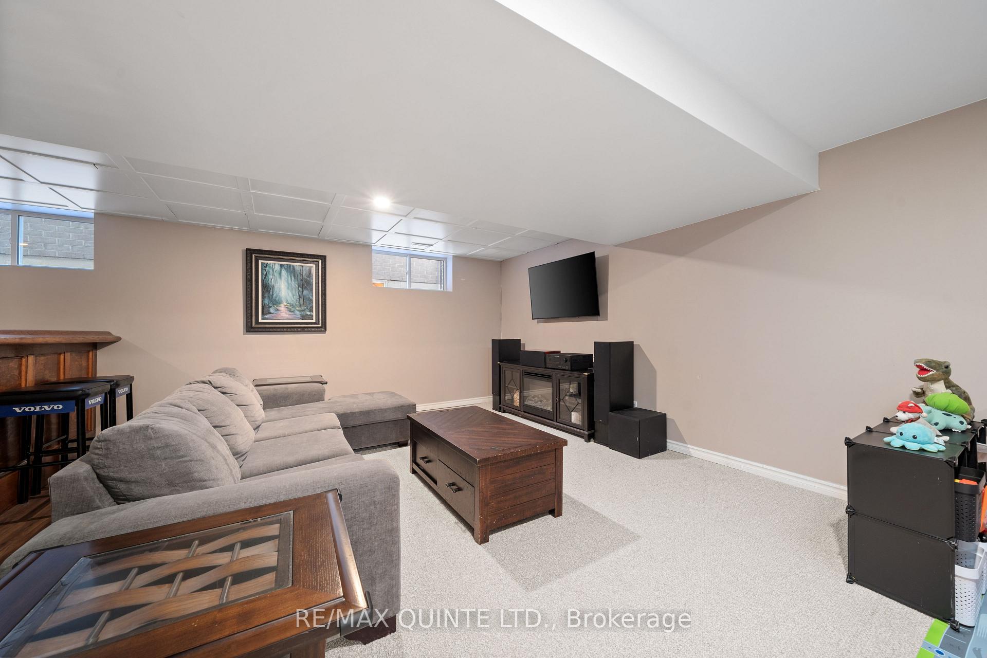 Photo 29 of 68 Farmington Crescent, Belleville, Thurlow Ward — HOMEH