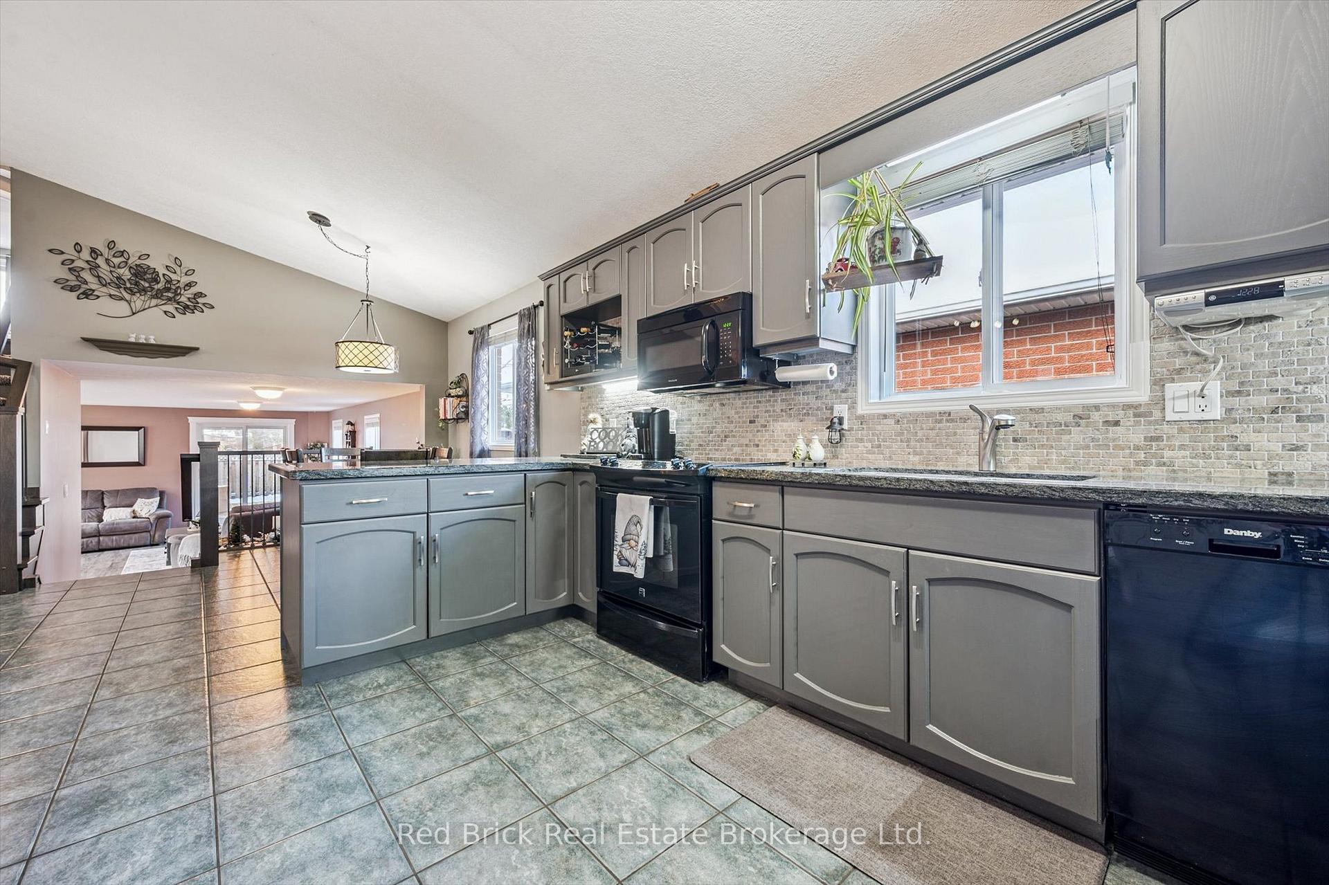 Photo 14 of 75 Hill Trail, Guelph, Grange Road — HOMEH