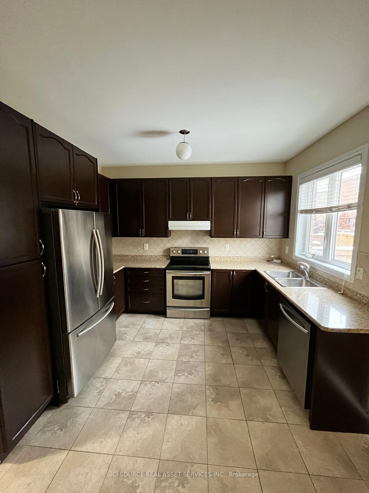 Photo 10 of 3132 Velebit Park Boulevard, Burlington, Alton — HOMEH