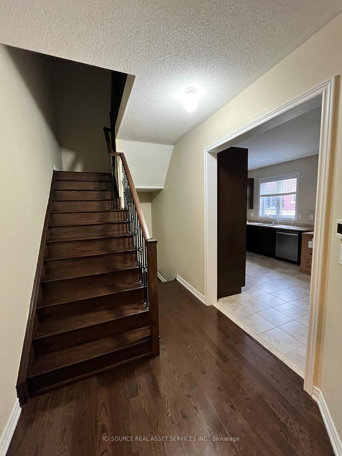Photo 11 of 3132 Velebit Park Boulevard, Burlington, Alton — HOMEH