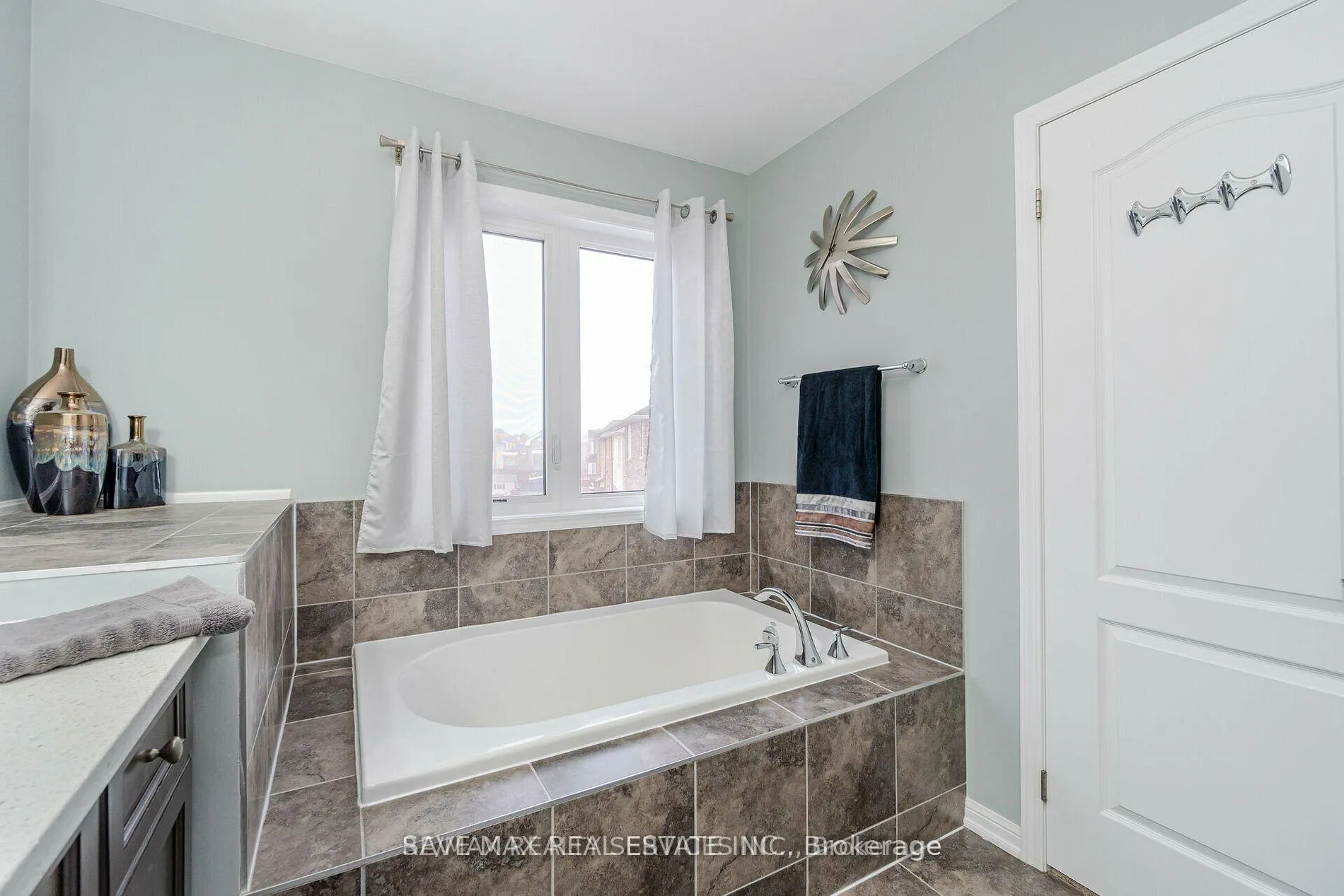 Photo 208 of 21 Gibbs Road, Brampton, Northwest Brampton — HOMEH