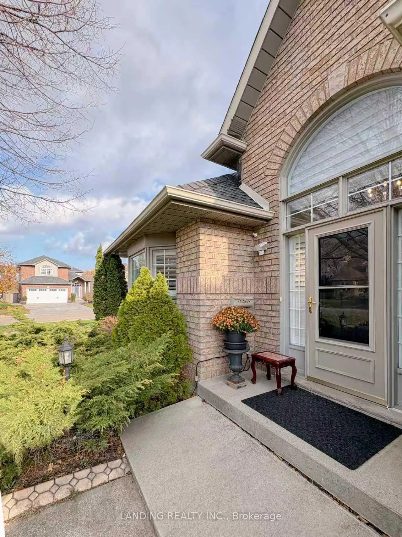 Photo 18 of 32 Red Haven Drive, Grimsby, Grimsby Beach — HOMEH