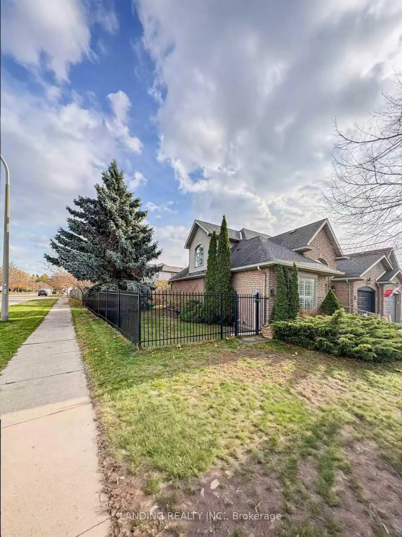 Photo 29 of 32 Red Haven Drive, Grimsby, Grimsby Beach — HOMEH