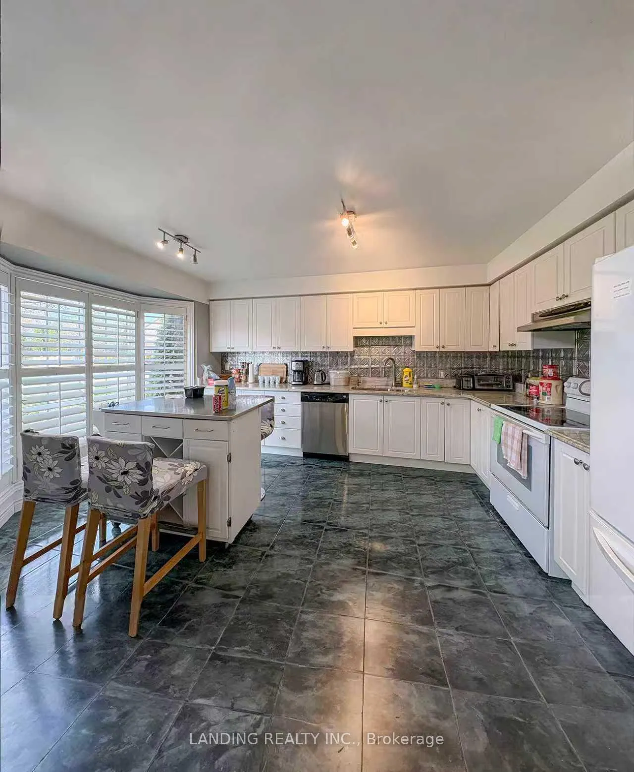 Photo 94 of 32 Red Haven Drive, Grimsby, Grimsby Beach — HOMEH