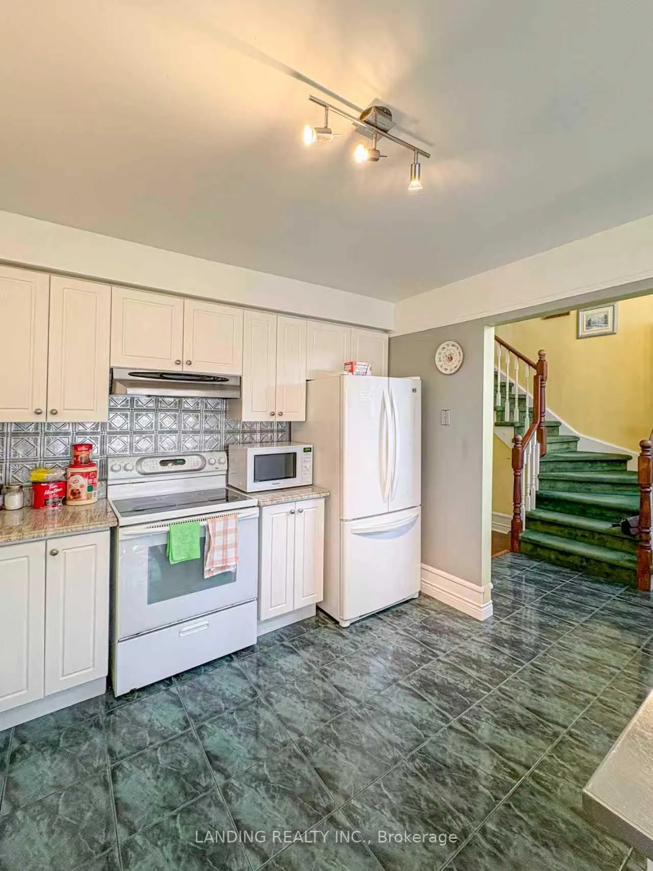 Photo 145 of 32 Red Haven Drive, Grimsby, Grimsby Beach — HOMEH