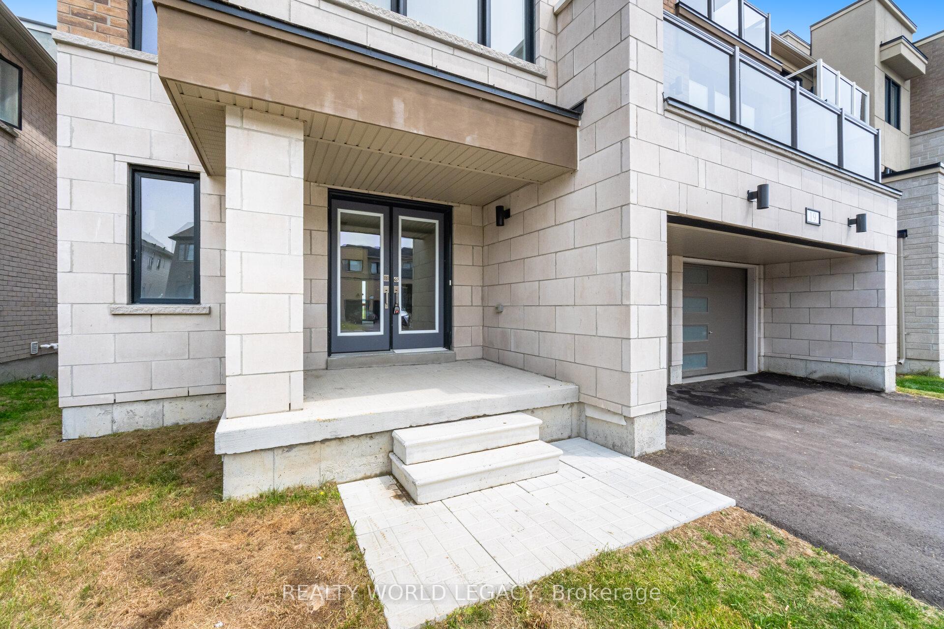 Photo 3 of 19 Yacht Drive, Clarington, Bowmanville — HOMEH