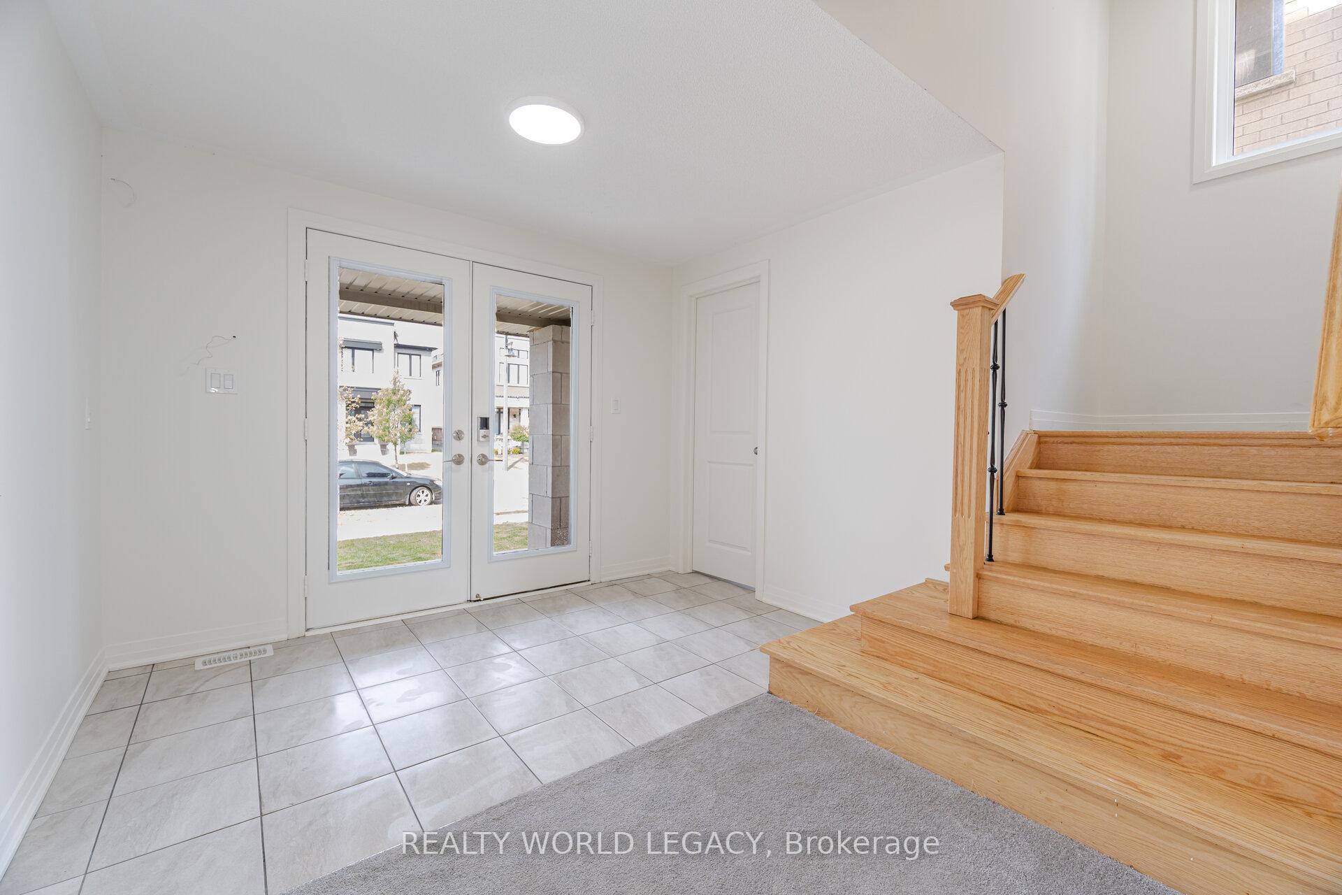 Photo 4 of 19 Yacht Drive, Clarington, Bowmanville — HOMEH