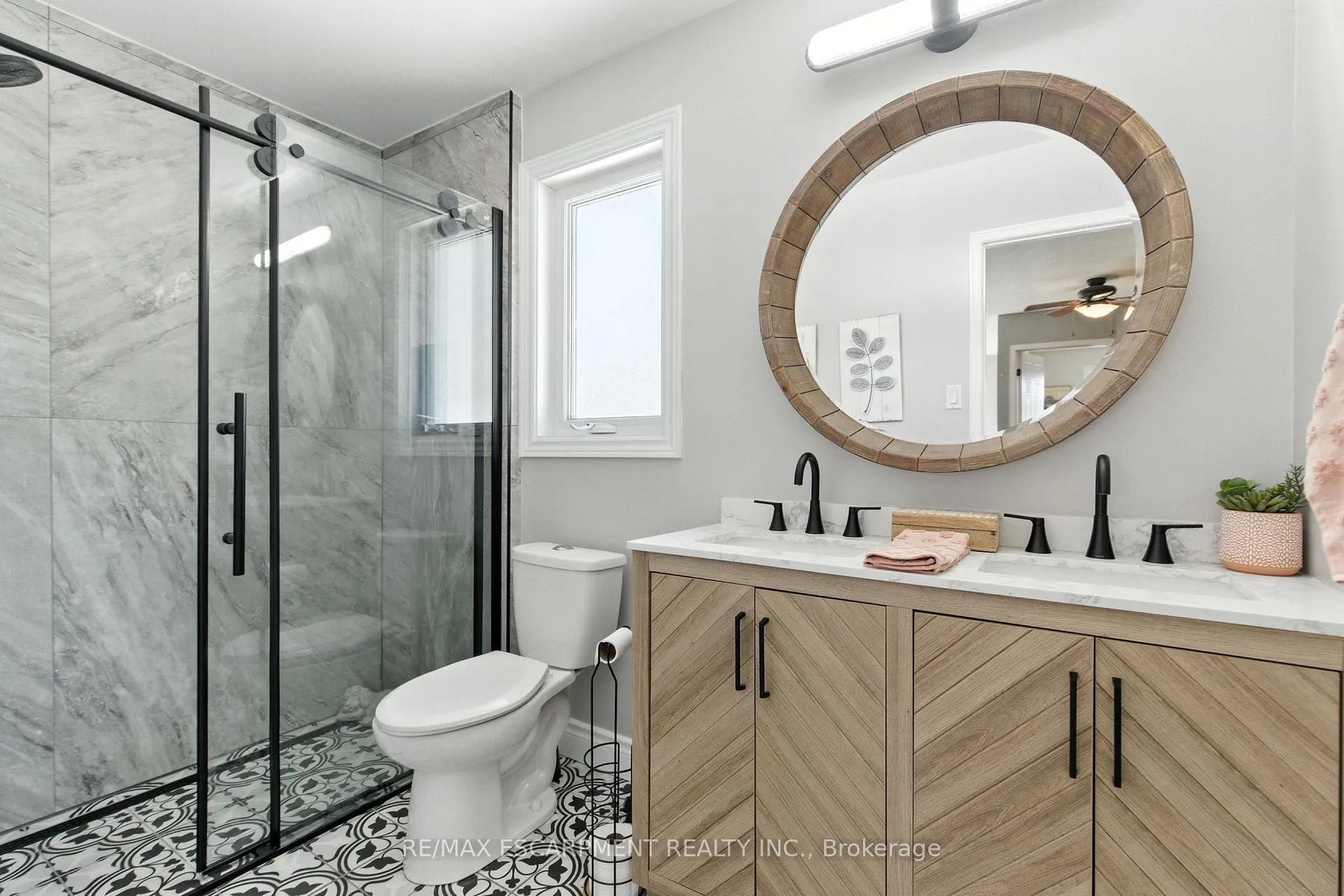 Photo 441 of 36 Pinecreek Road, Hamilton, Waterdown — HOMEH