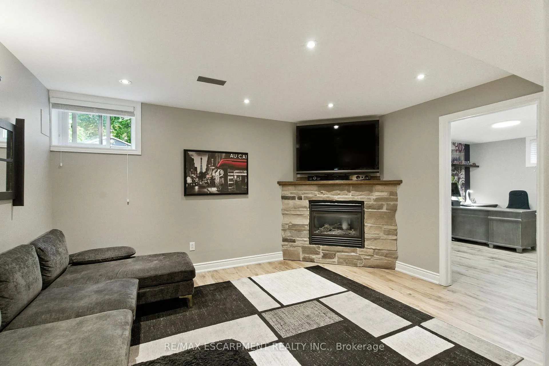 Photo 718 of 36 Pinecreek Road, Hamilton, Waterdown — HOMEH