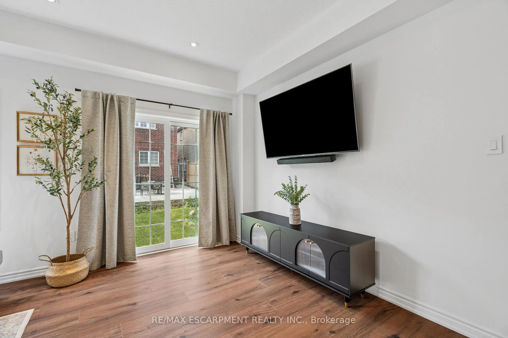 Photo 256 of 9 Elsegood Drive, Guelph, Kortright East — HOMEH