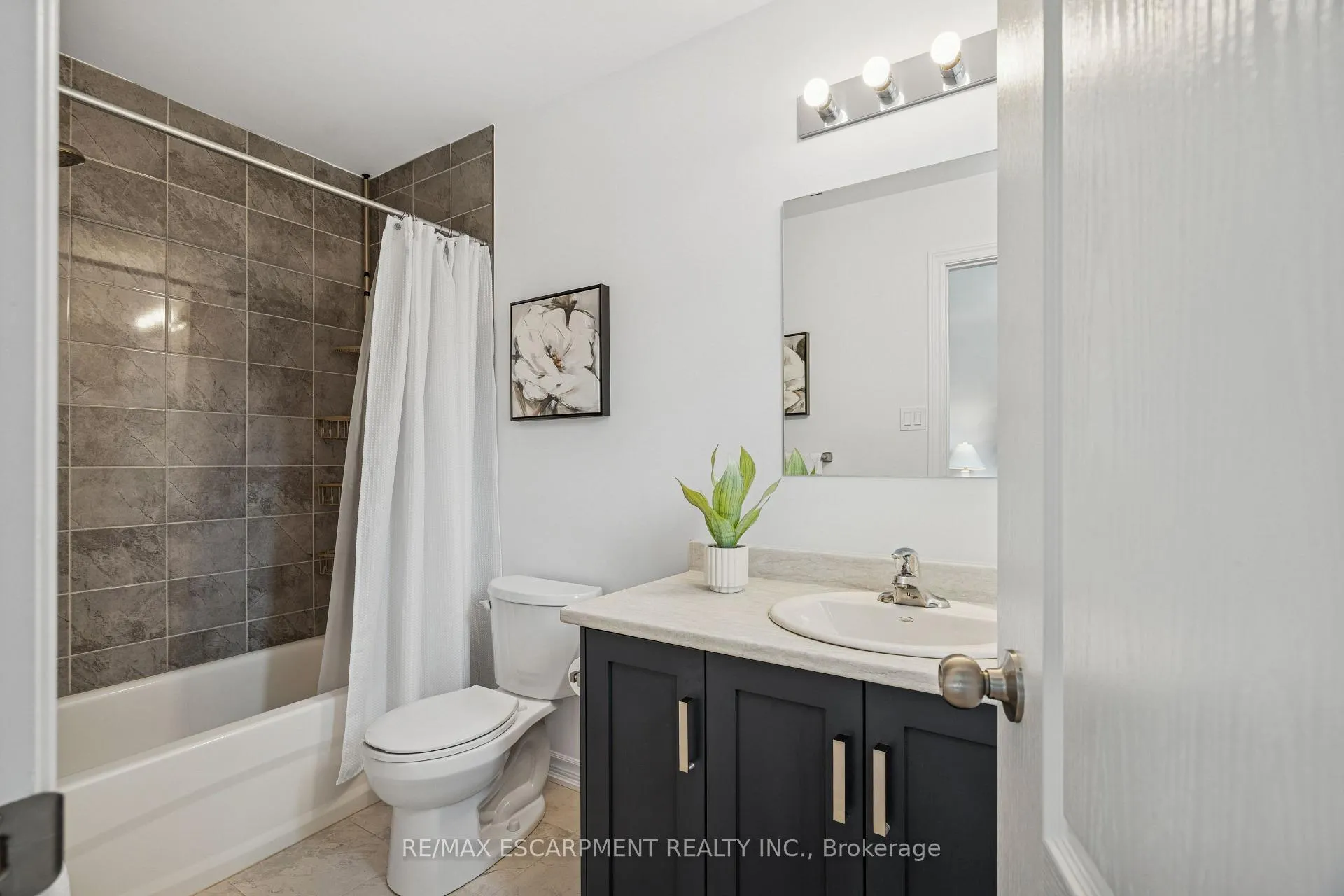 Photo 393 of 9 Elsegood Drive, Guelph, Kortright East — HOMEH