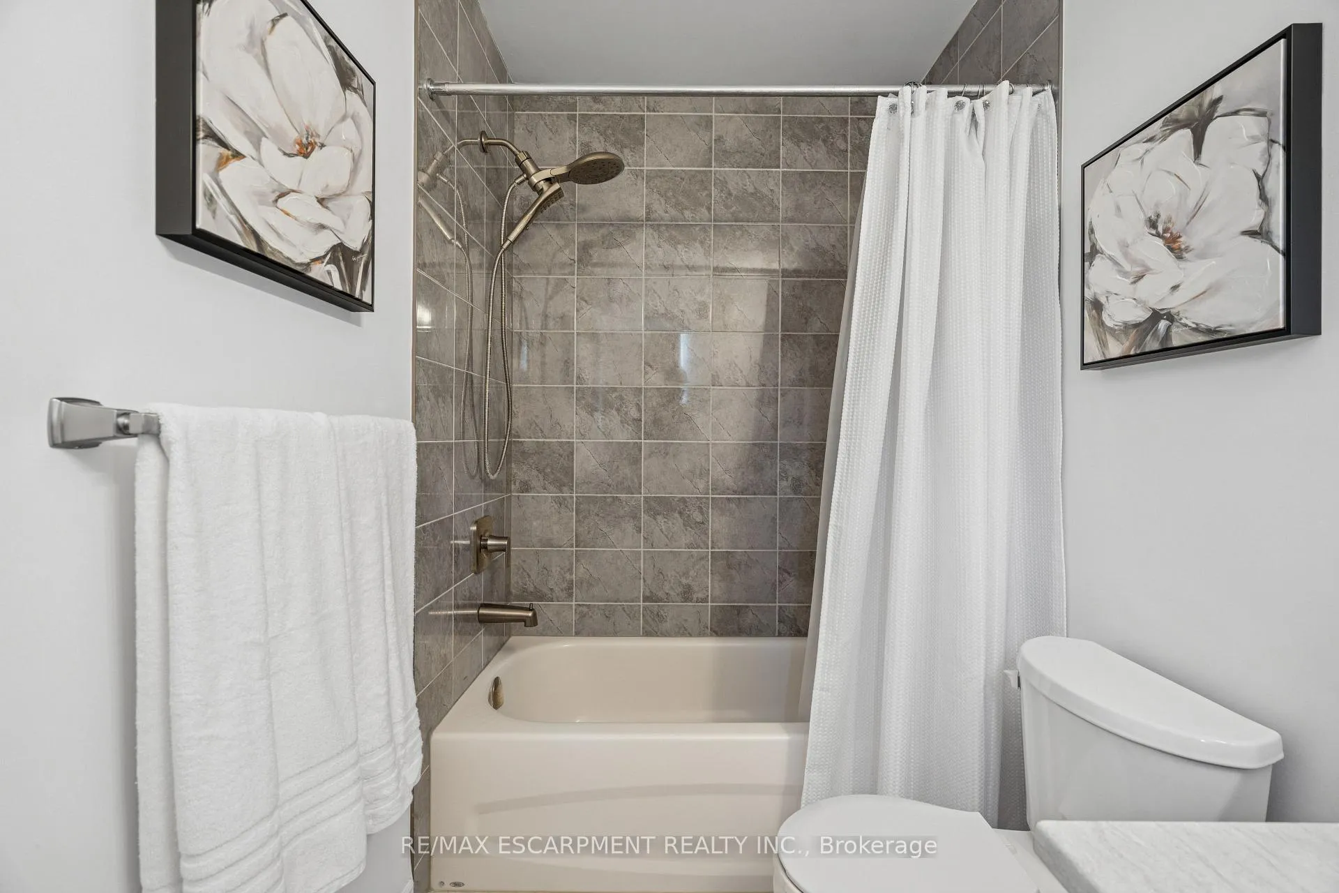 Photo 406 of 9 Elsegood Drive, Guelph, Kortright East — HOMEH