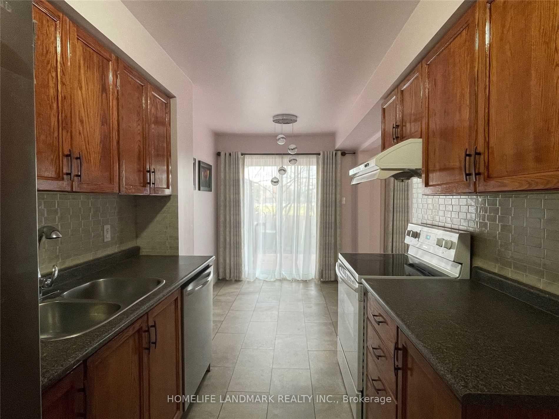 Photo 6 of 72 Michael Crescent, Barrie, East Bayfield — HOMEH