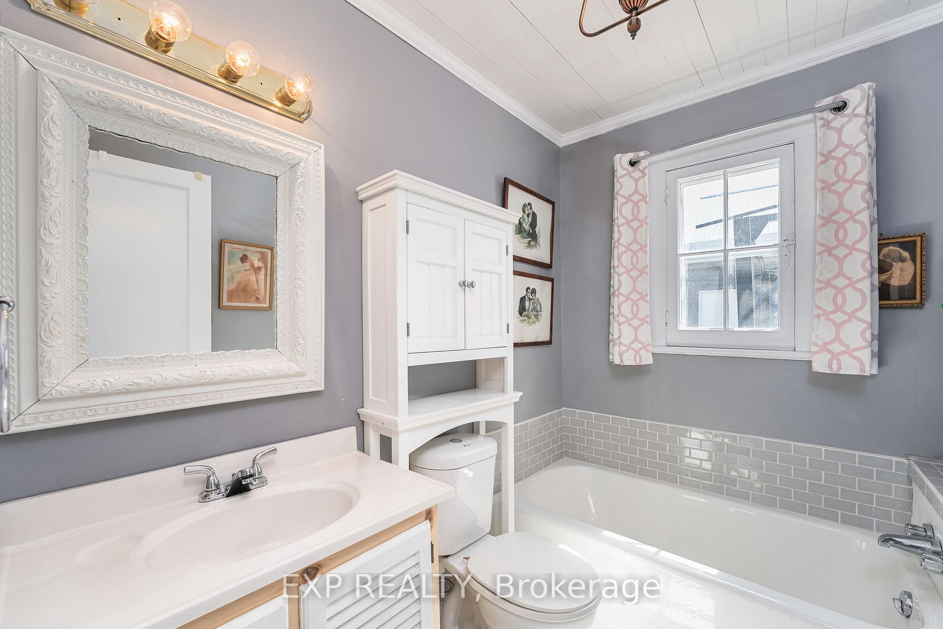 Photo 24 of 45 Westwind Circle, Georgina, Pefferlaw — HOMEH