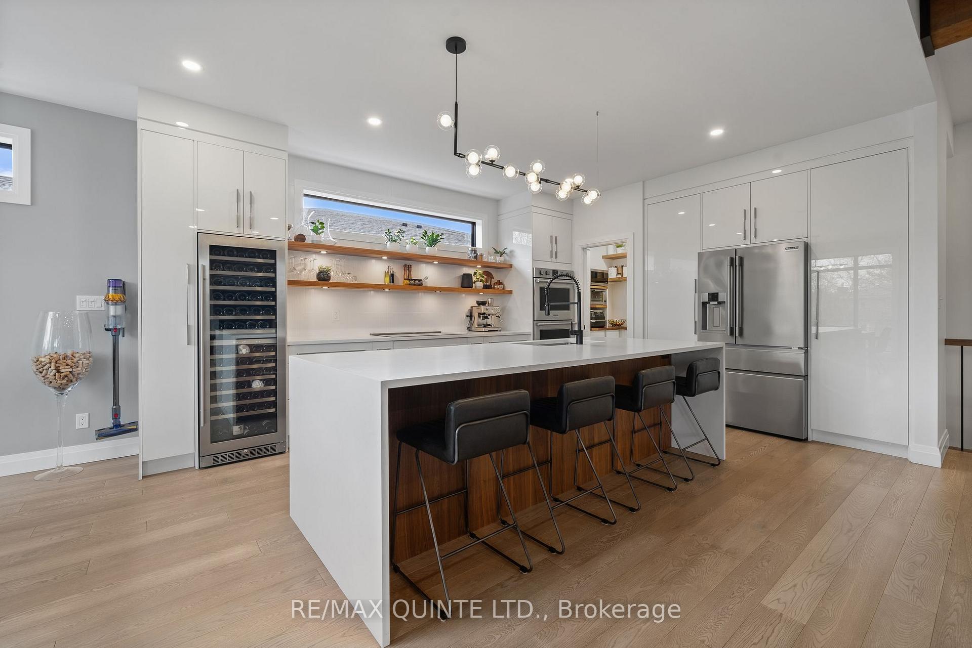 Photo 10 of 72 Dewal Place, Belleville, Belleville Ward — HOMEH
